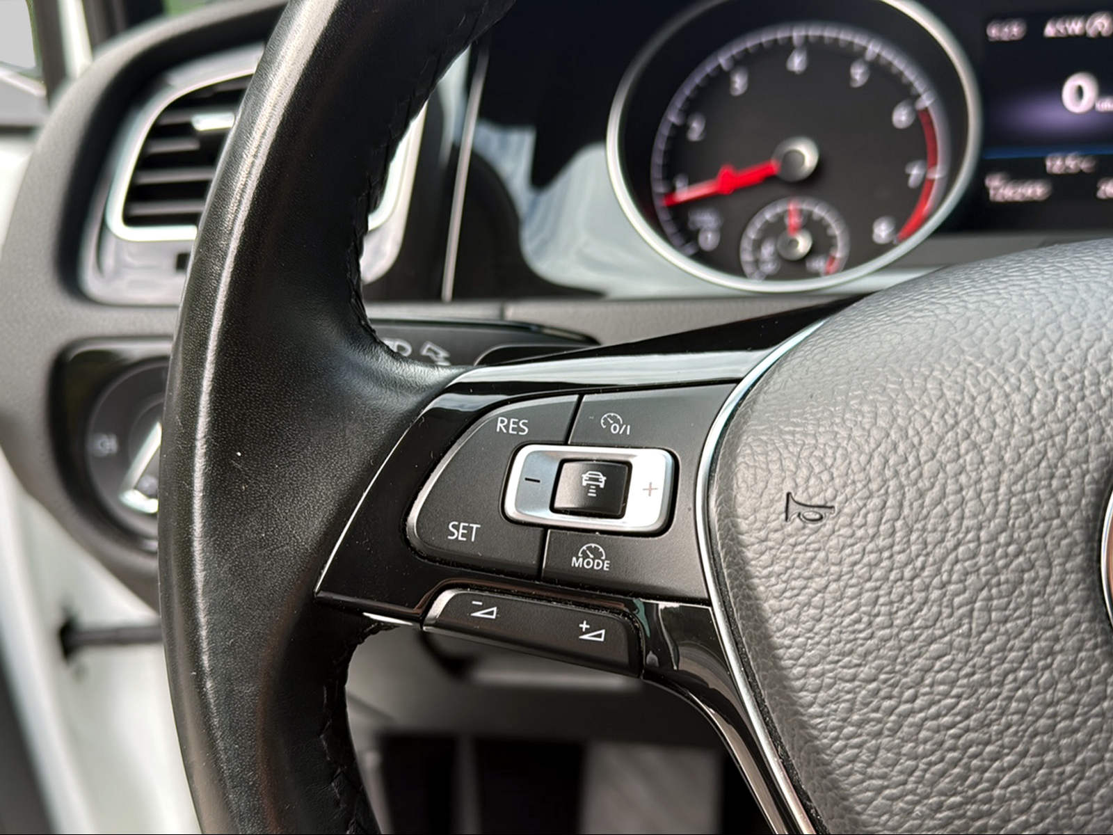 VW Golf 1.5 TSI EVO Highline DSG-image-9
