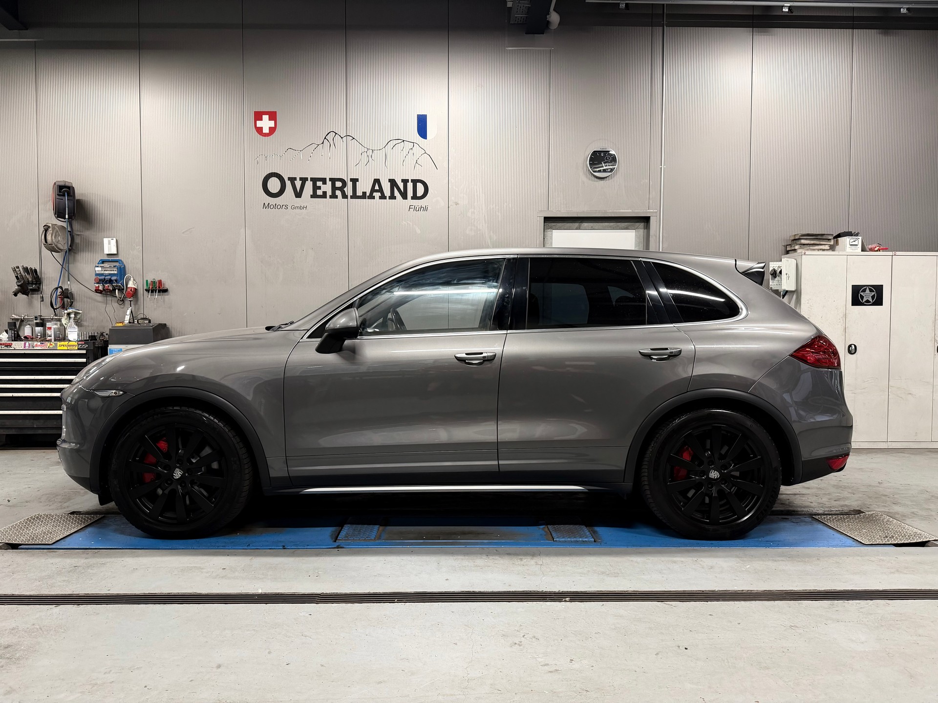 PORSCHE Cayenne Turbo-showroom-element-1