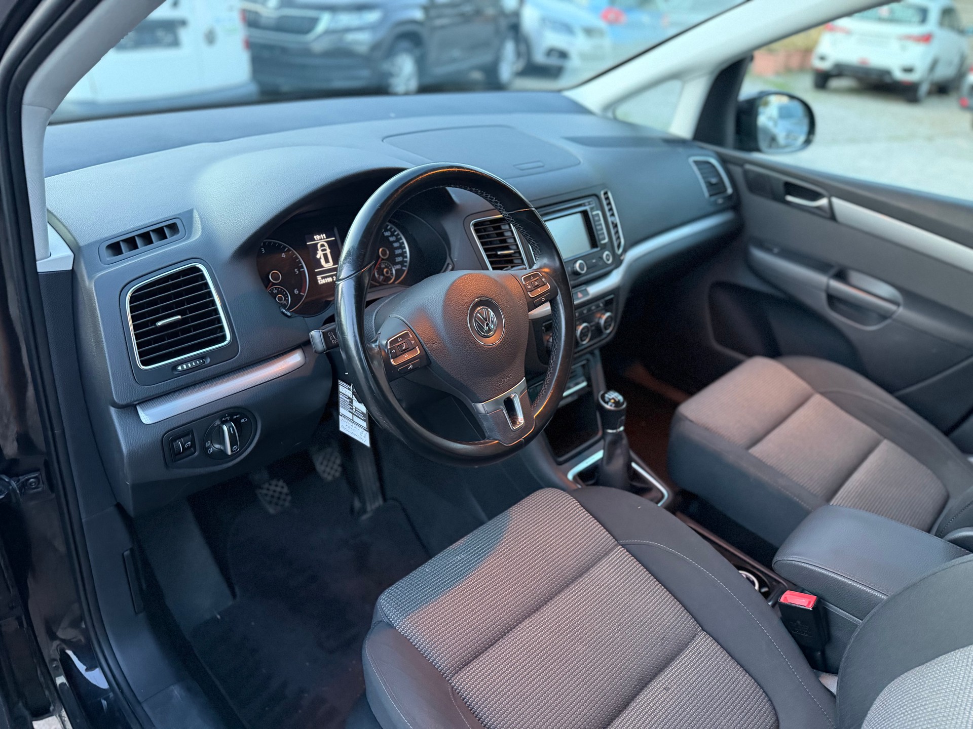 VW Sharan 2.0 TDI BMT Comfortline 4Motion-image-4