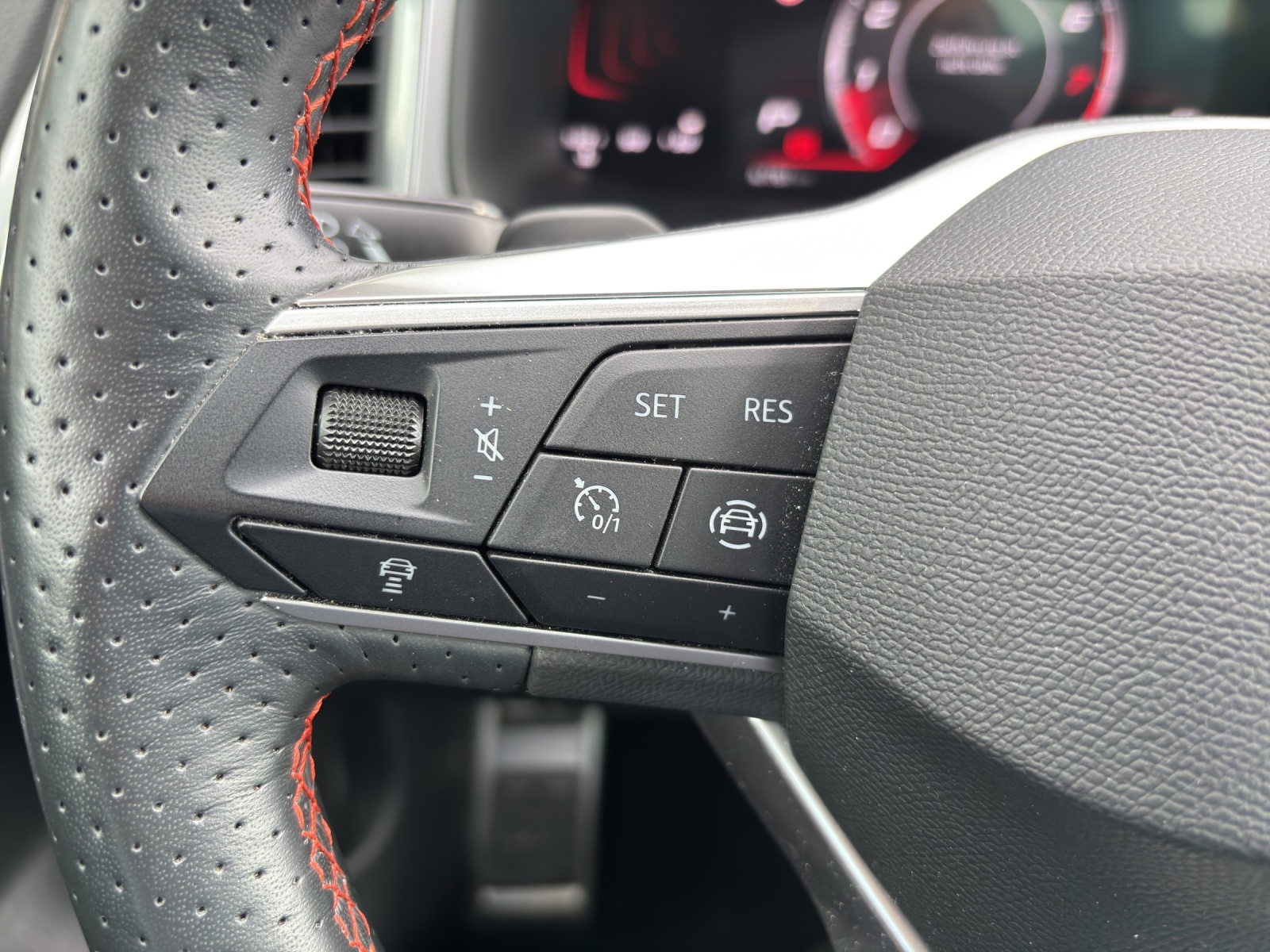 SEAT Ateca 2.0 TSI FR 4Drive DSG mit AHK & Fahrerassistenzpaket-image-14