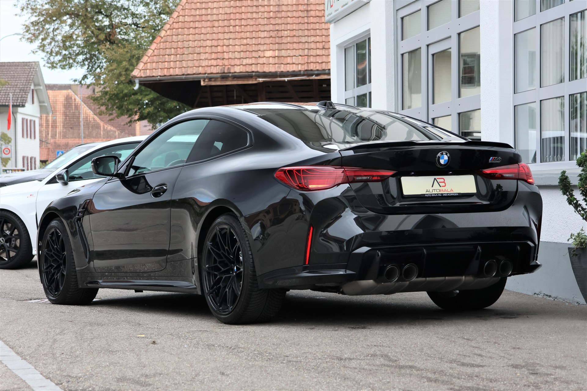 BMW M4 Coupé Competition M xDrive (CH)-showroom-element-2