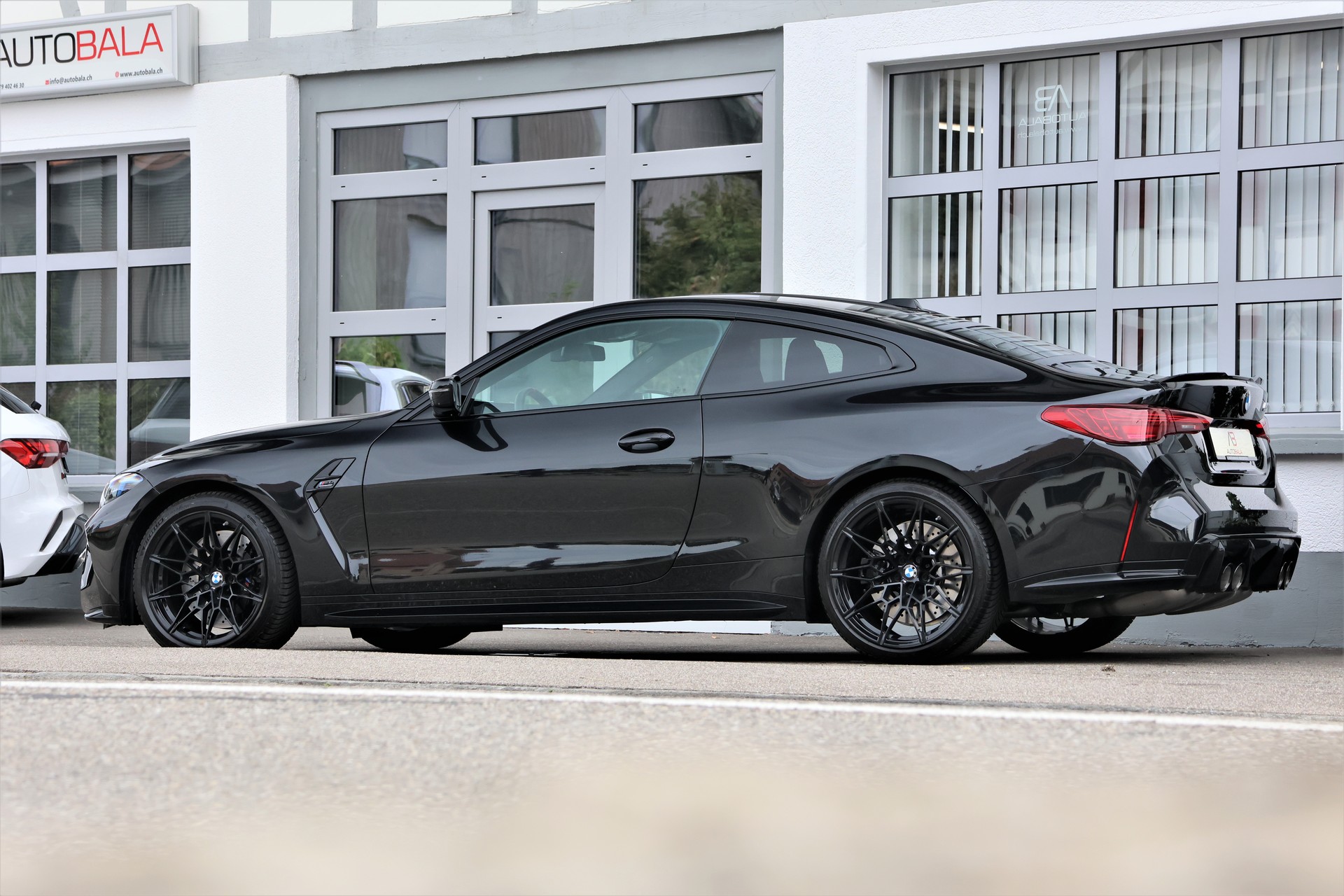 BMW M4 Coupé Competition M xDrive (CH)-showroom-element-3