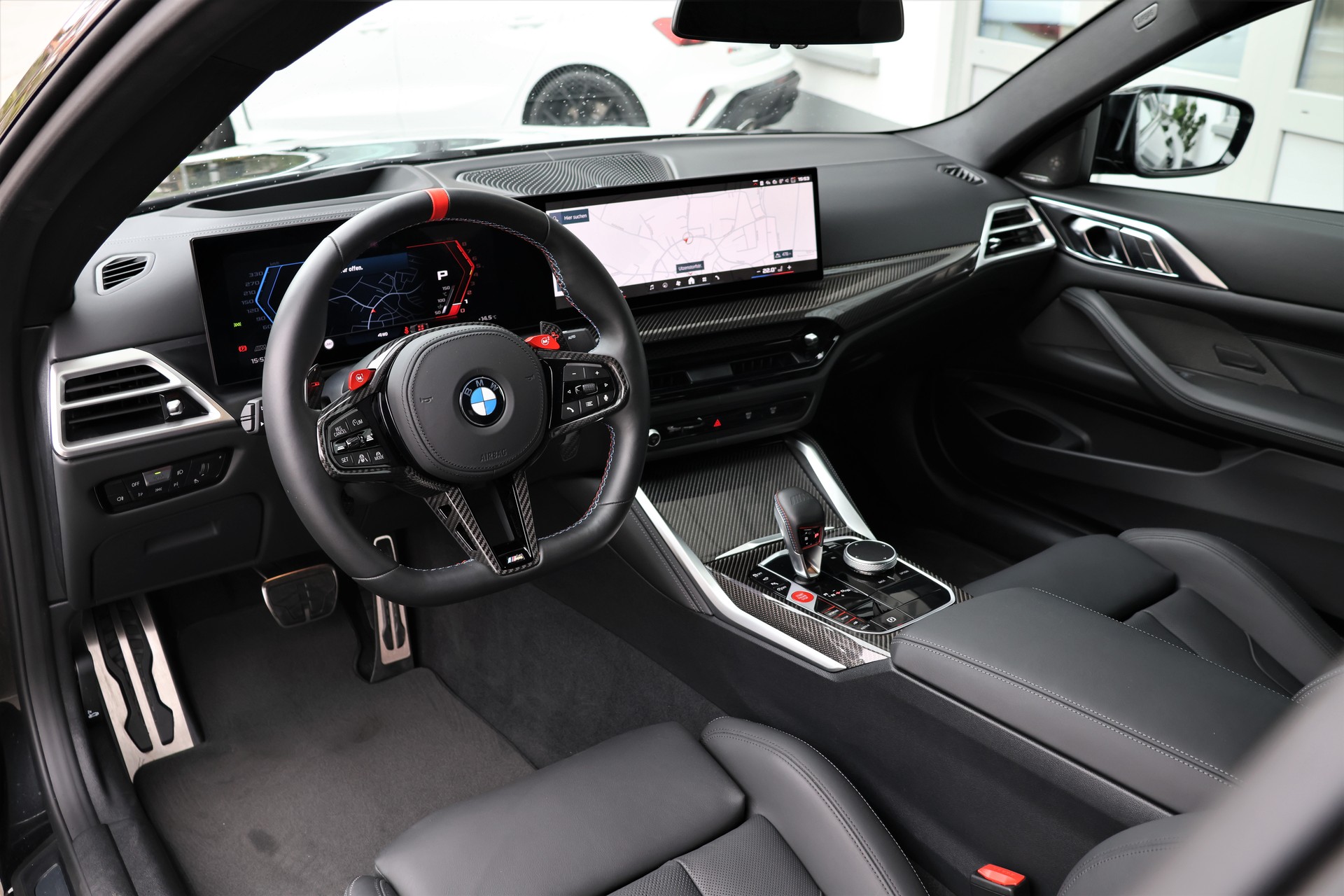 BMW M4 Coupé Competition M xDrive (CH)-image-11