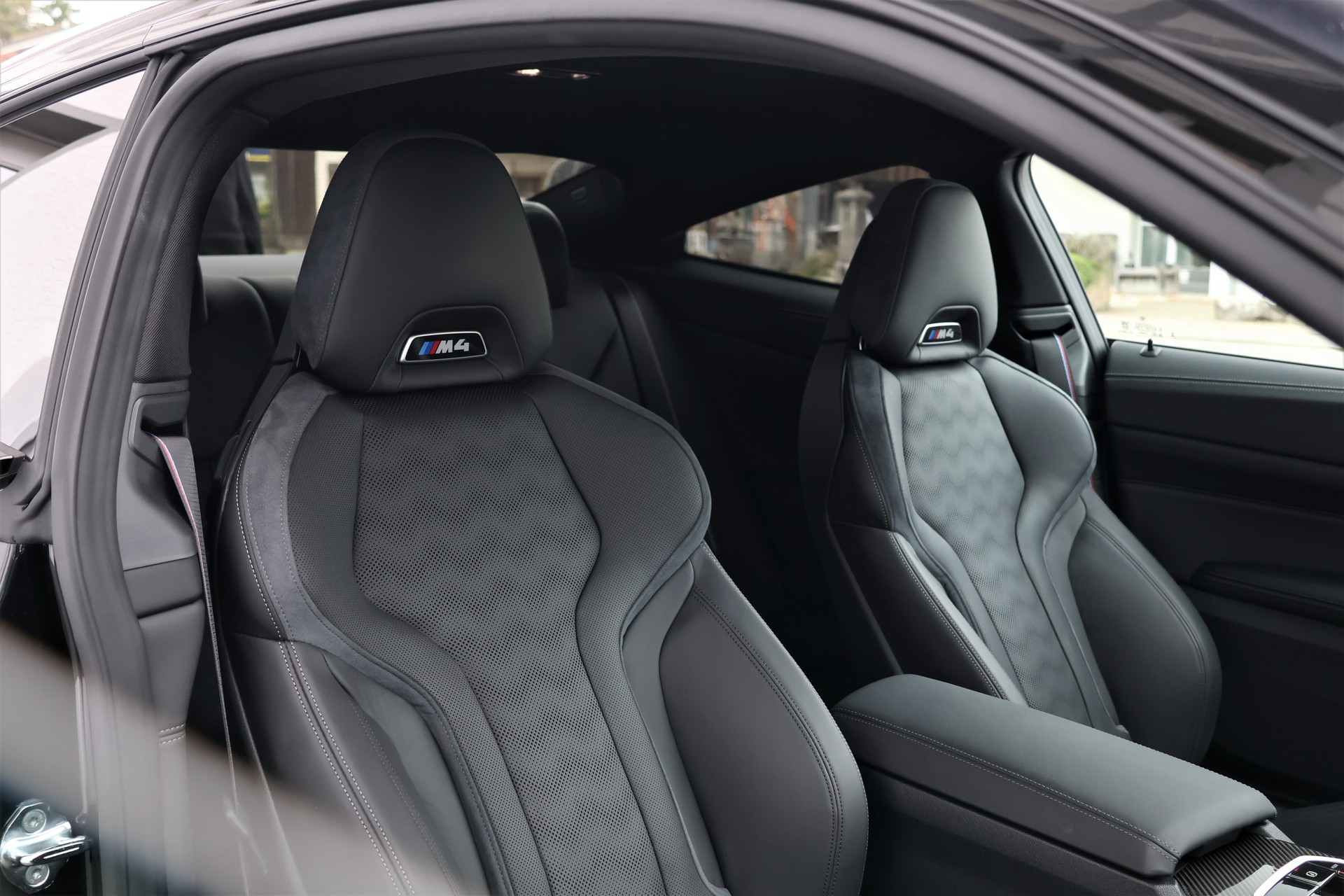 BMW M4 Coupé Competition M xDrive (CH)-image-19