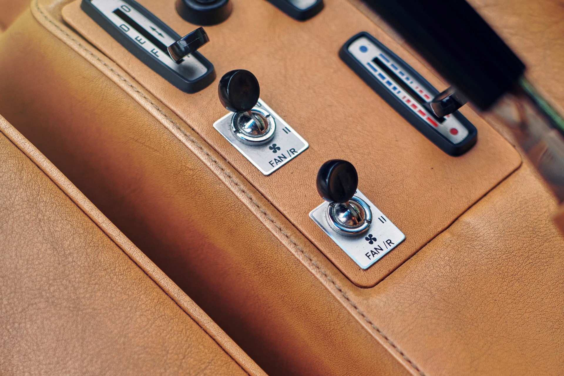 FERRARI 512BB BBi-image-4