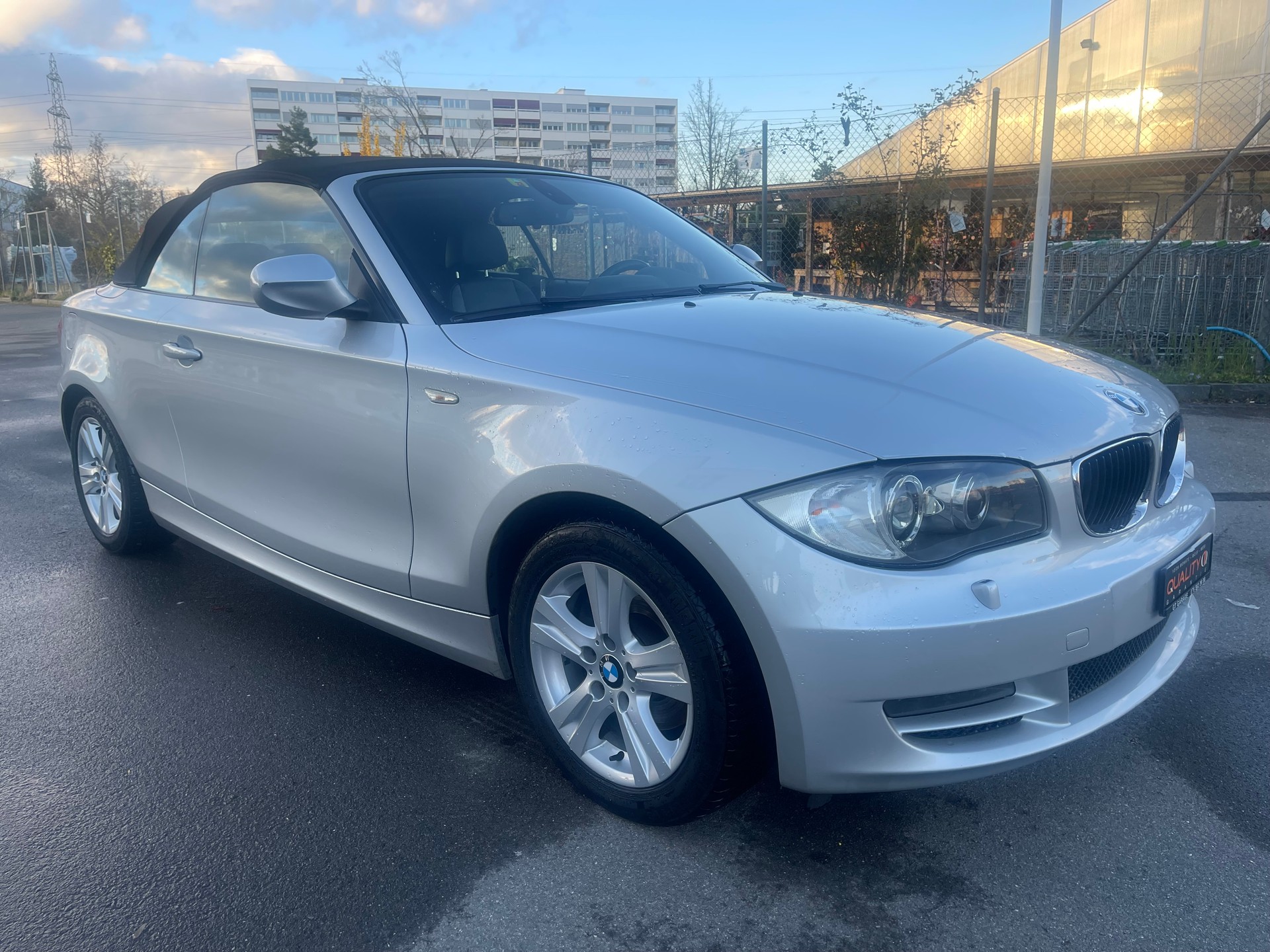 BMW 120i Cabrio-image-10