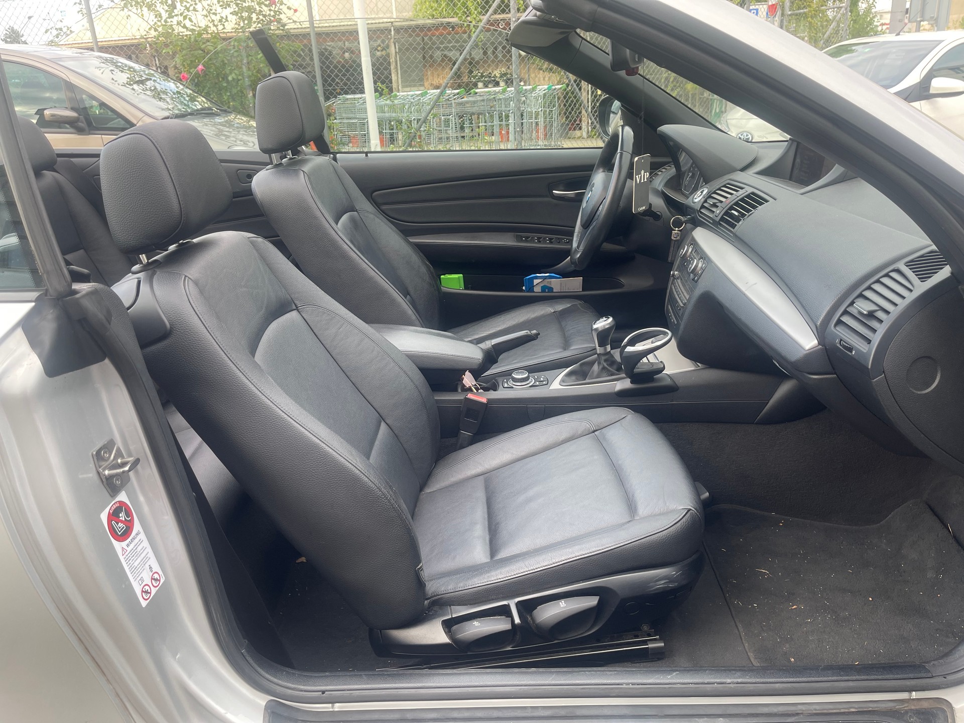 BMW 120i Cabrio-image-6