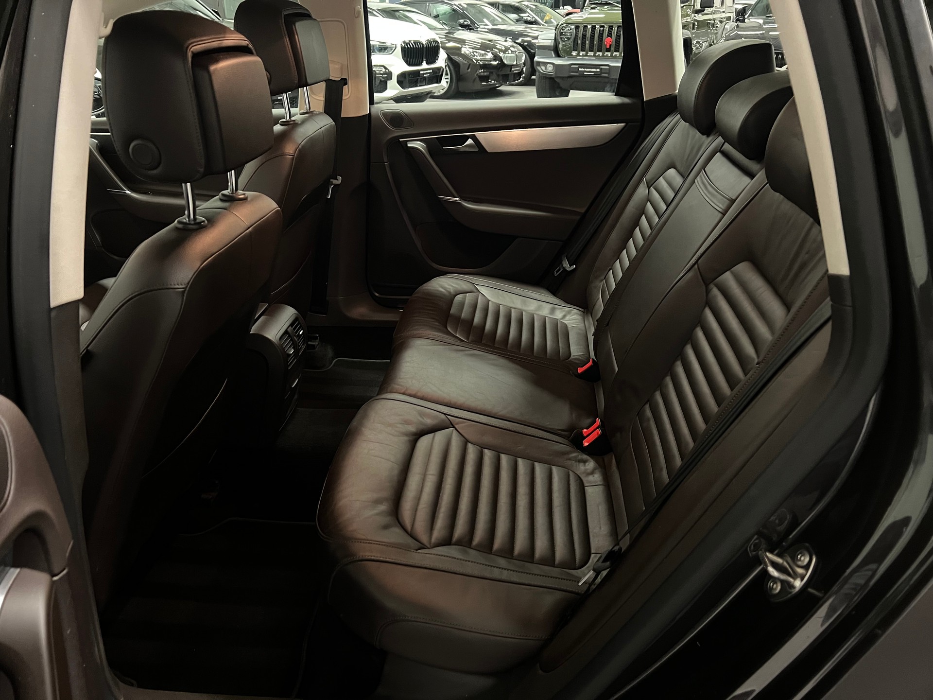 VW Passat Variant 1.8 TSI Highline DSG-image-22