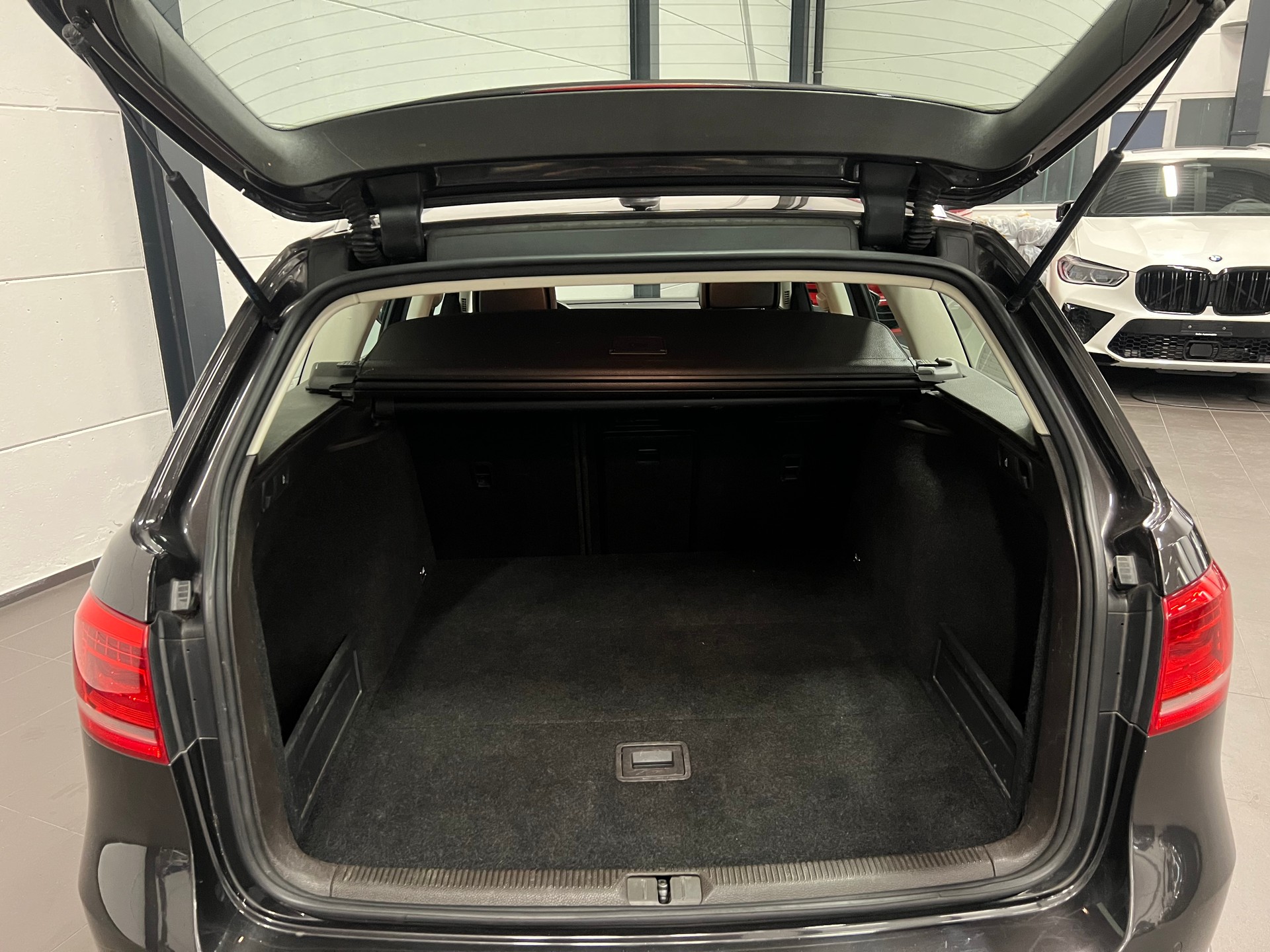 VW Passat Variant 1.8 TSI Highline DSG-image-24
