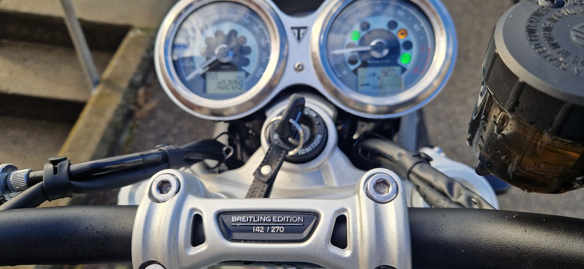 TRIUMPH Speed Twin 1200 Breitling Edition-showroom-element-3