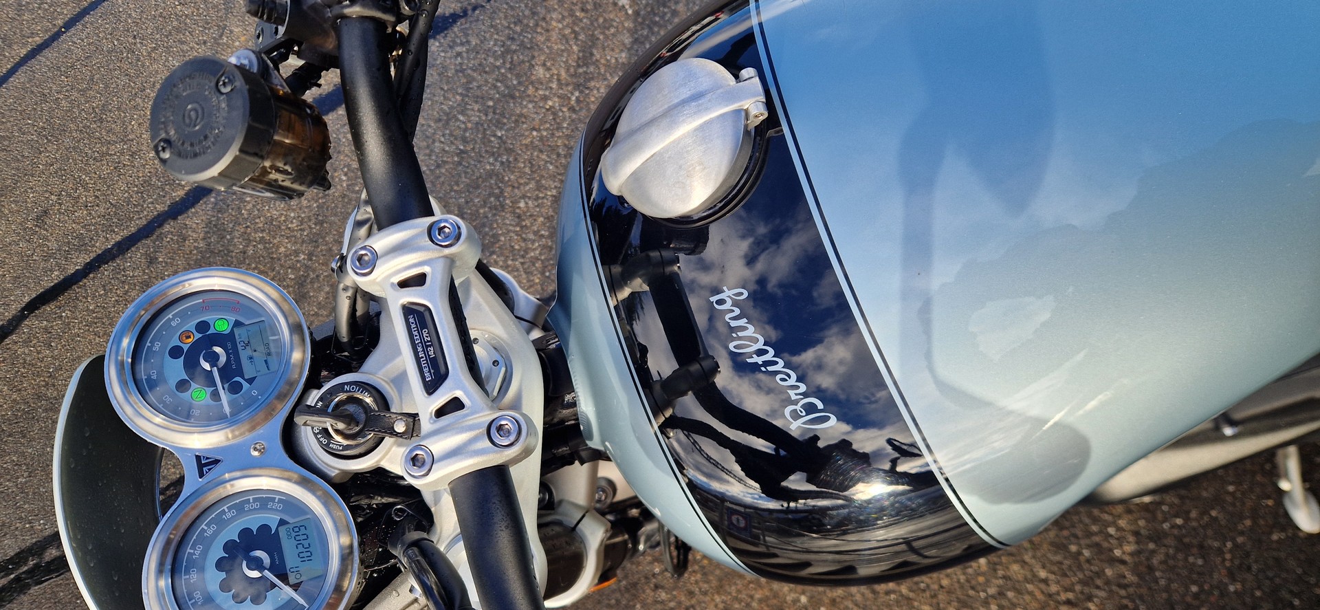 TRIUMPH Speed Twin 1200 Breitling Edition-image-4