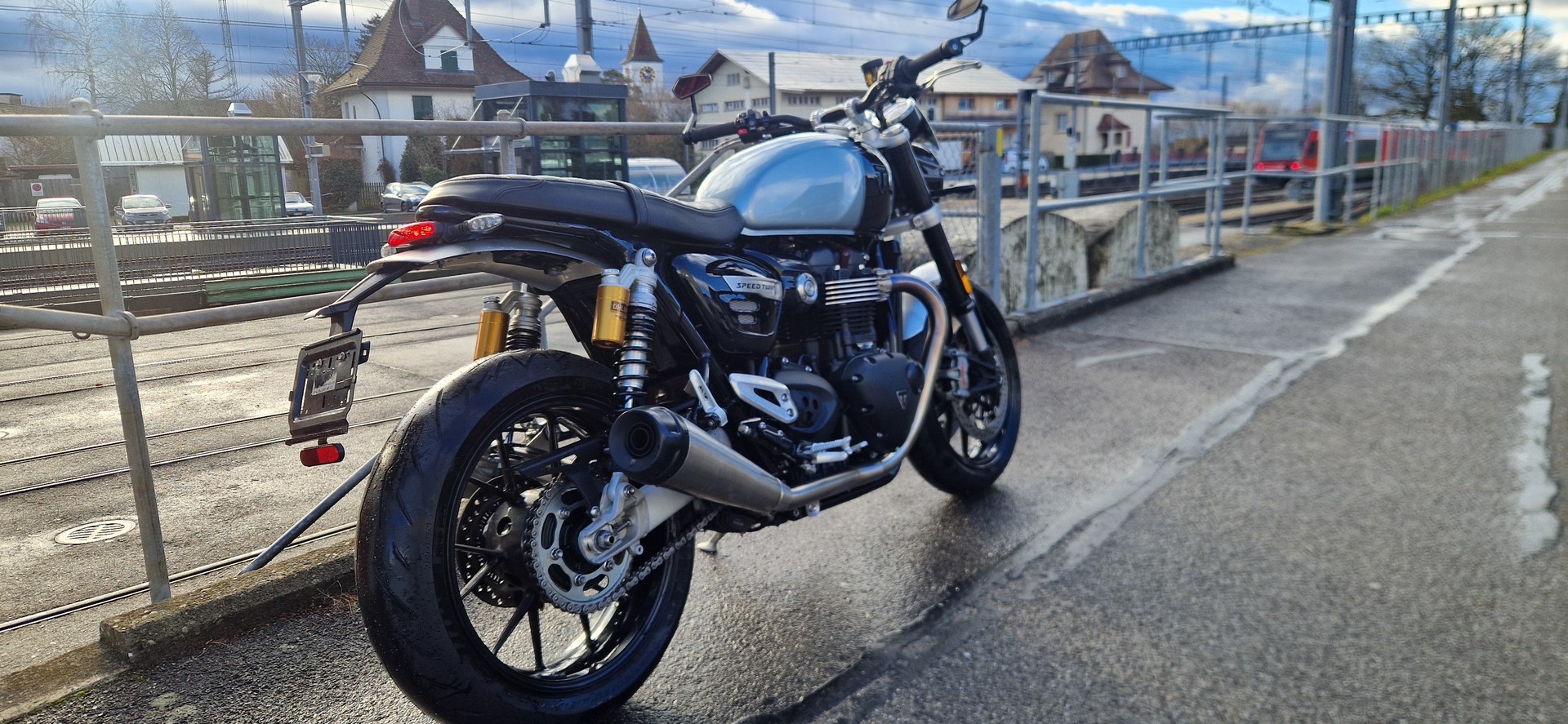TRIUMPH Speed Twin 1200 Breitling Edition-showroom-element-2
