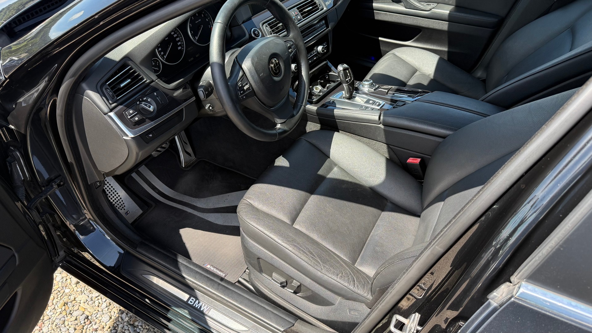 BMW 535i Touring Steptronic-showroom-element-1