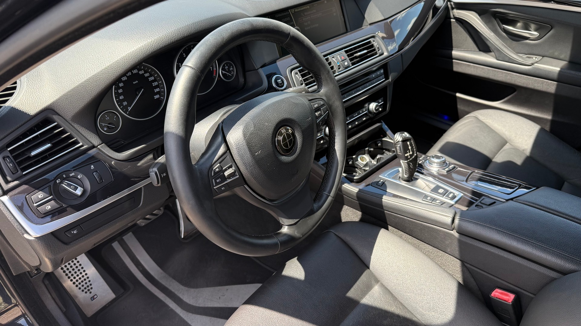 BMW 535i Touring Steptronic-showroom-element-2