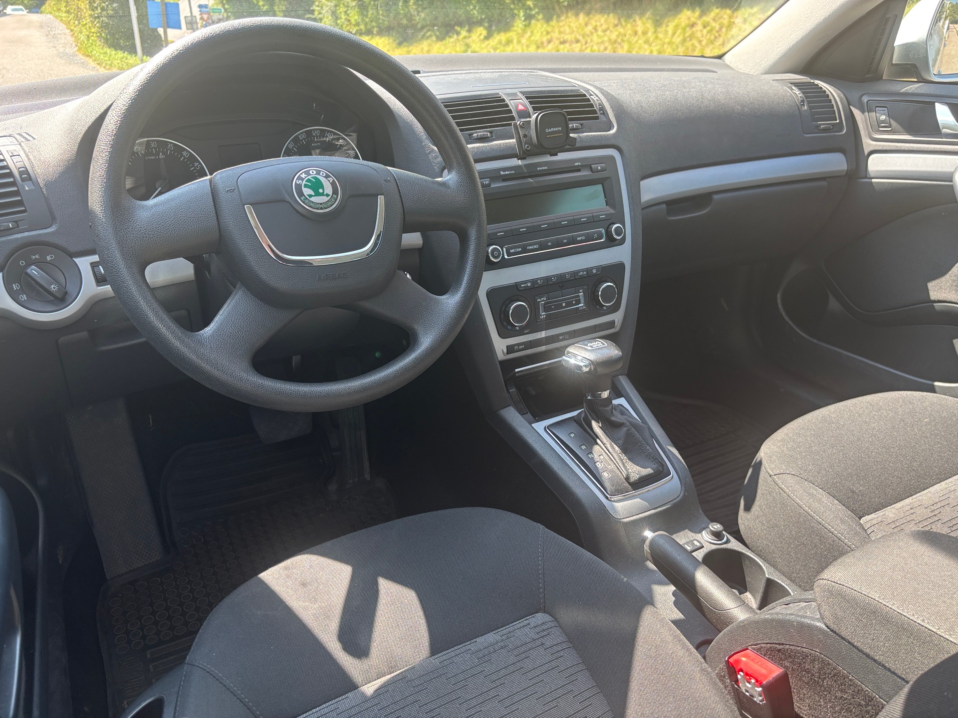 SKODA Octavia Combi 2.0 TDI Ambition 4x4 DSG-image-9