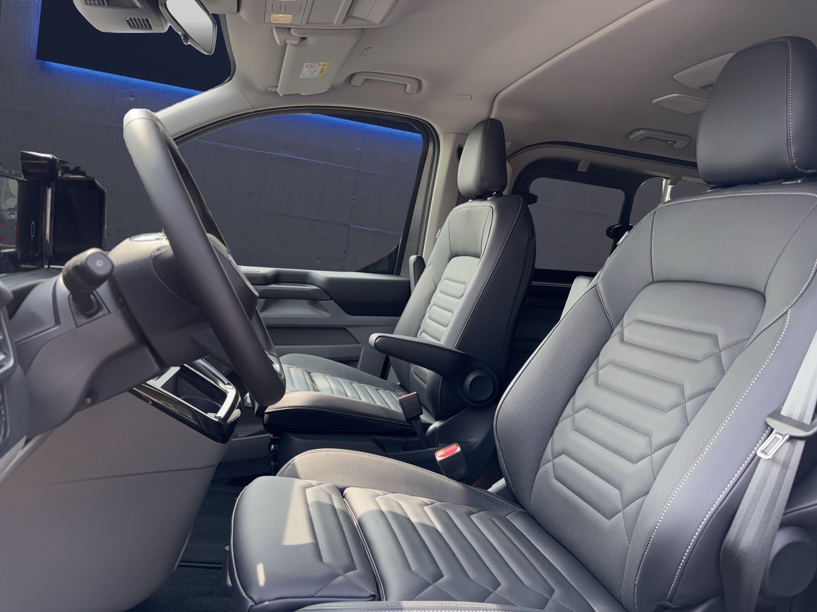 FORD Tourneo Custom Bus 320 L1 2.0 EcoBlue 170 PS Titanium X AUTOMAT 4x4-image-6