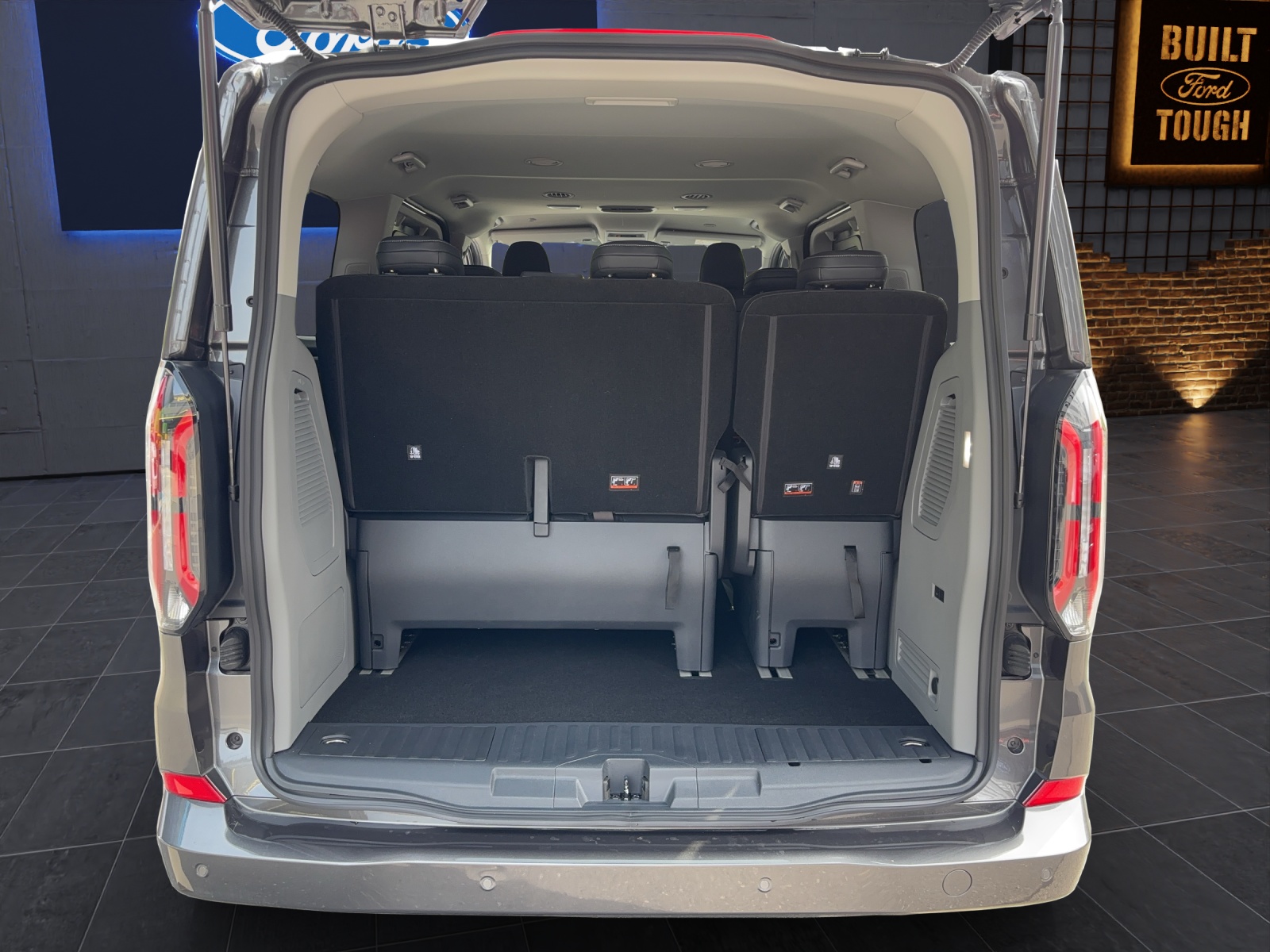FORD Tourneo Custom Bus 320 L1 2.0 EcoBlue 170 PS Titanium X AUTOMAT 4x4-image-13