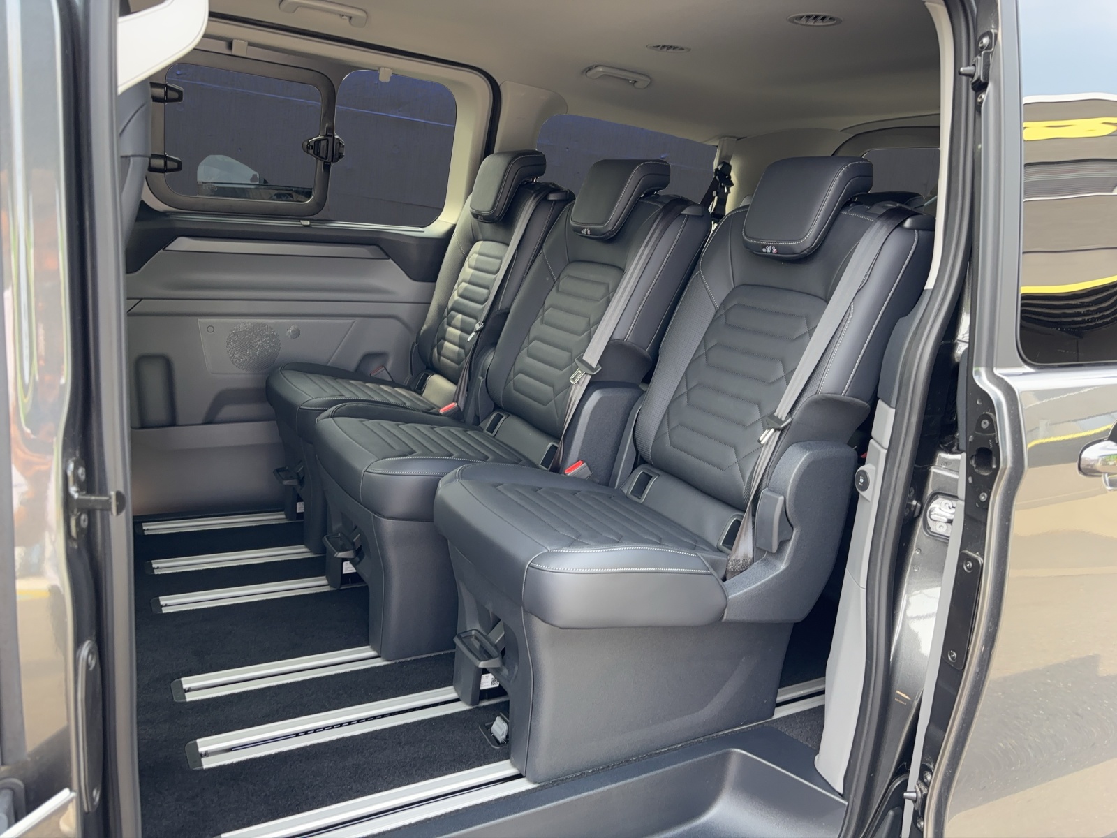 FORD Tourneo Custom Bus 320 L1 2.0 EcoBlue 170 PS Titanium X AUTOMAT 4x4-image-12