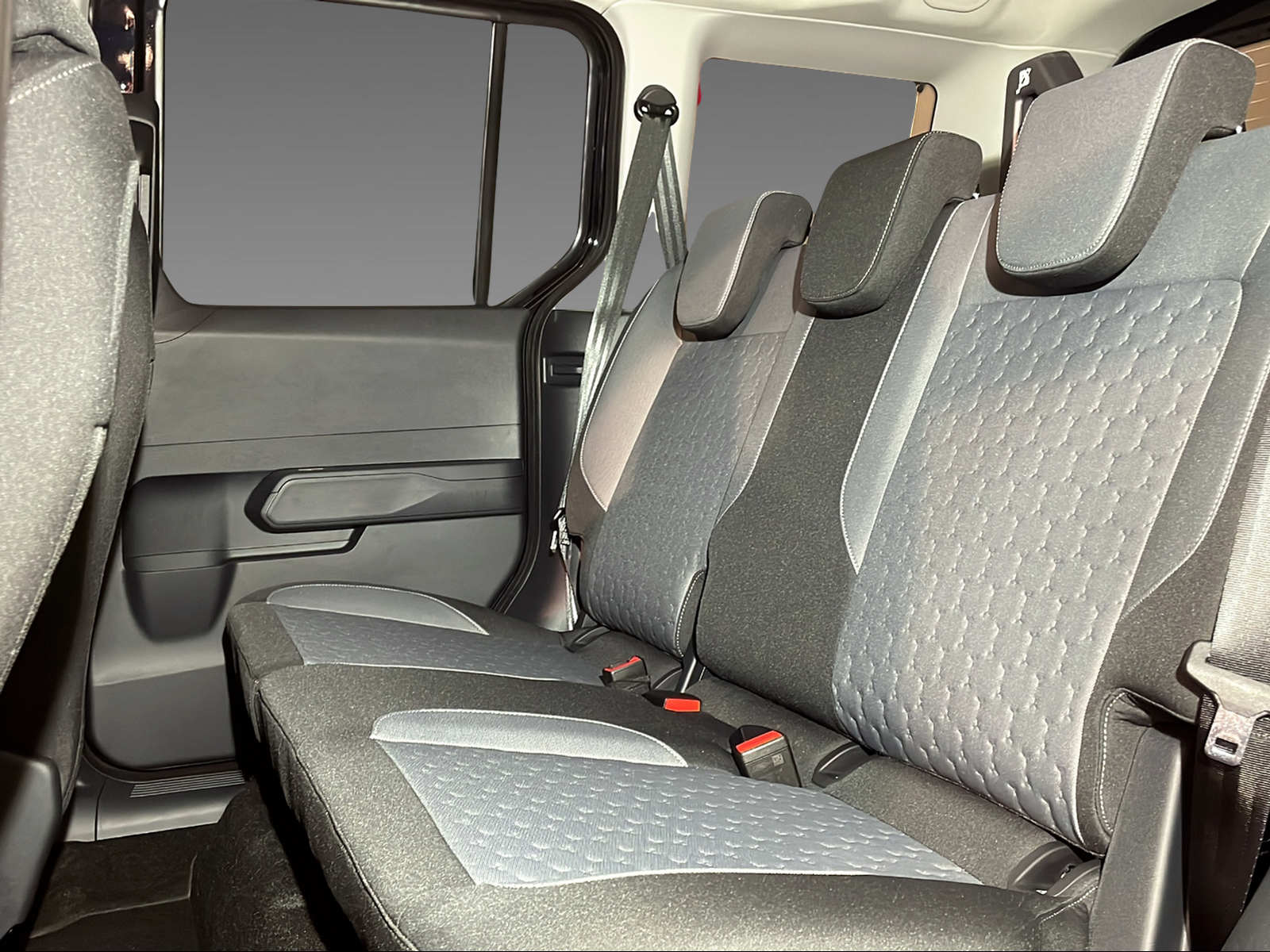 FORD Tourneo Courier 1.0 EcoBoost Titanium-image-11