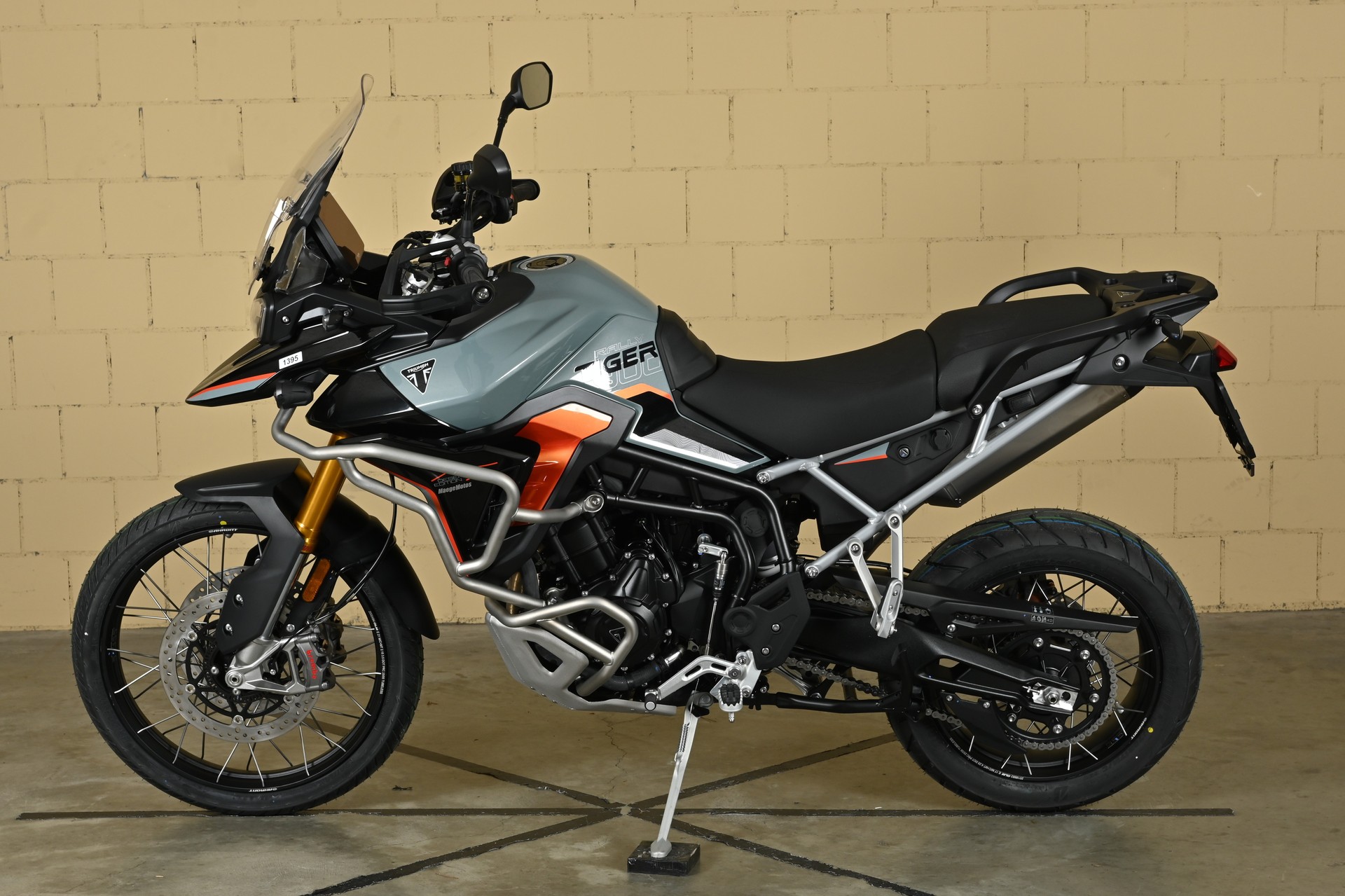 TRIUMPH 900 Rally Pro Desert Edition-image-2