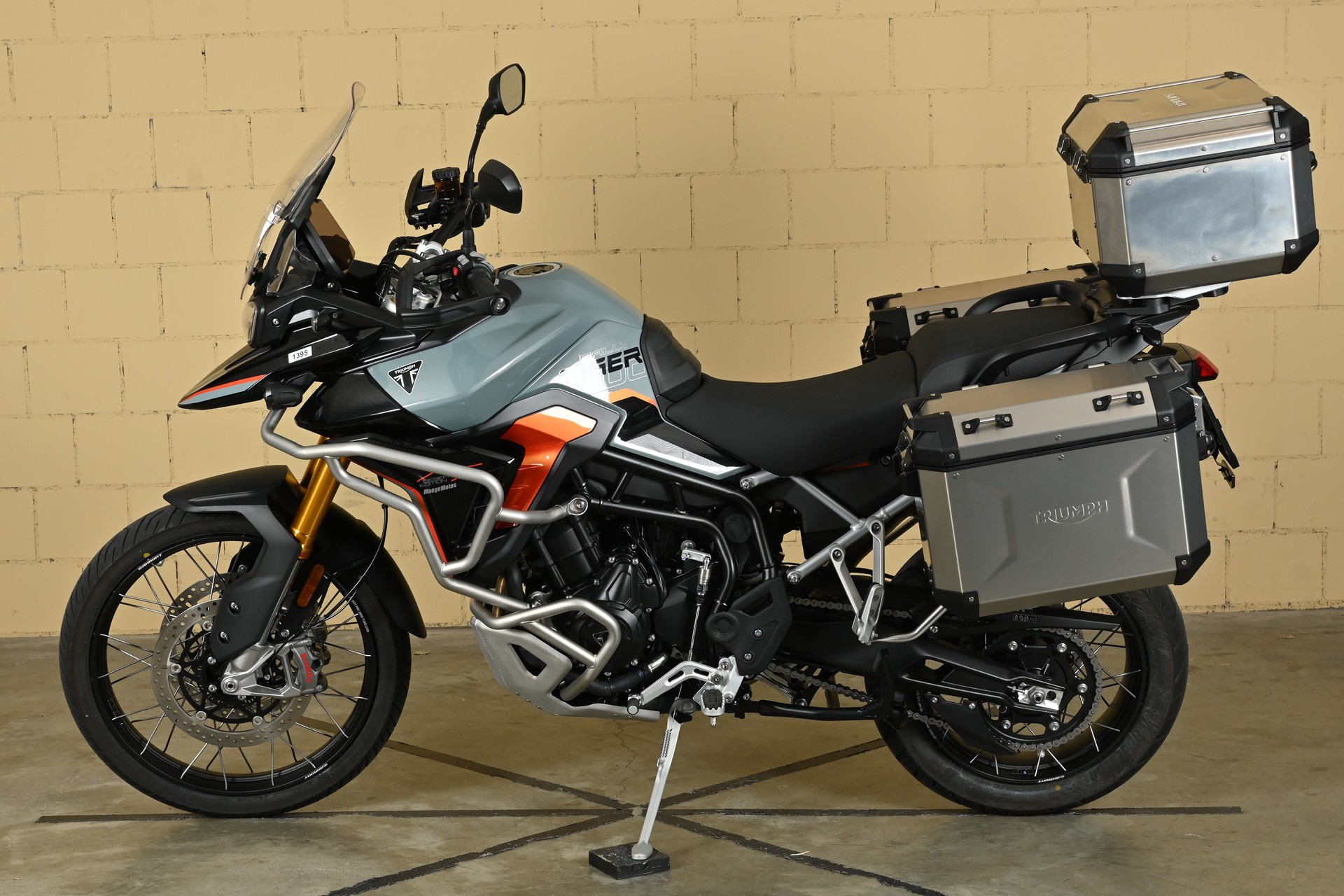 TRIUMPH 900 Rally Pro Desert Edition-image-1