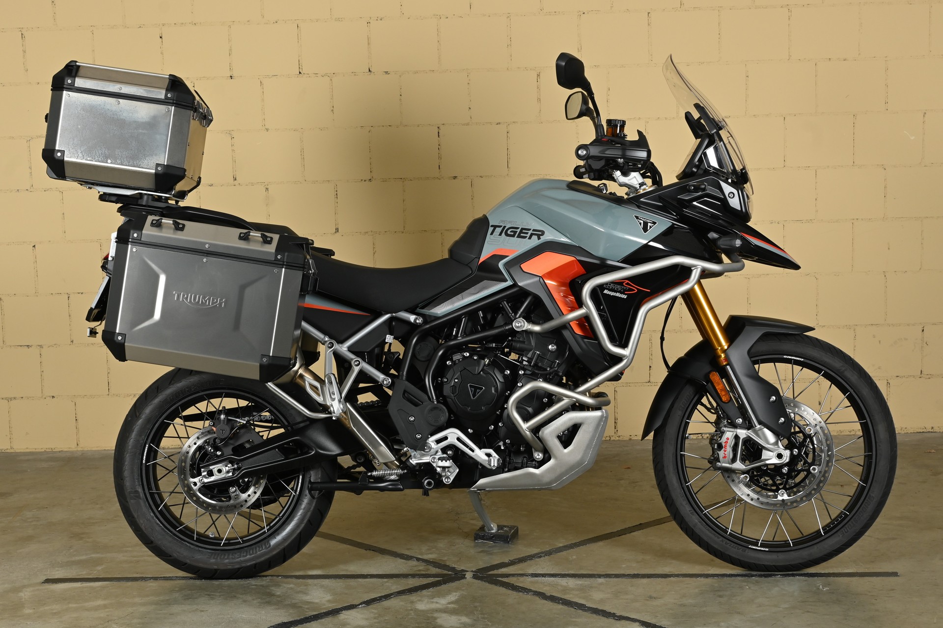 TRIUMPH 900 Rally Pro Desert Edition-image-0