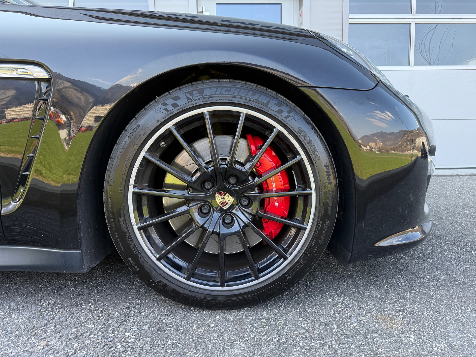PORSCHE Panamera GTS 4.8 PDK-image-1