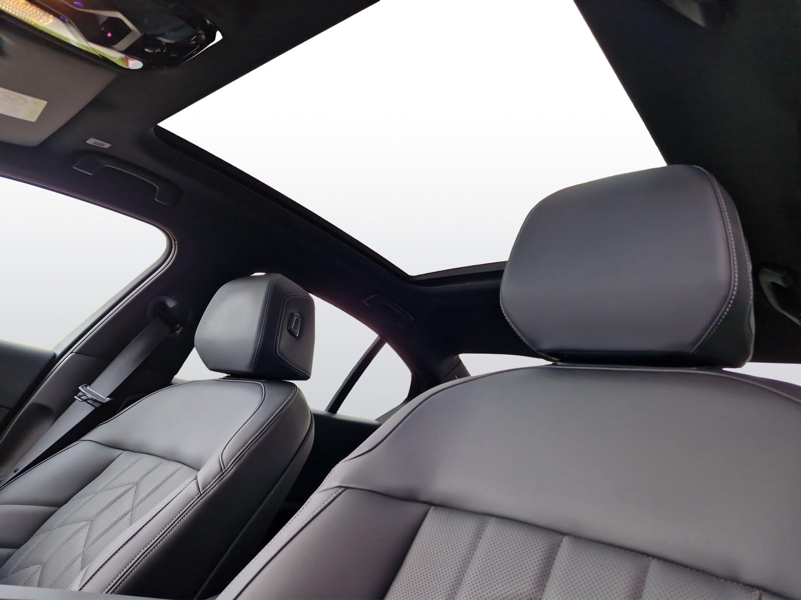 BMW 550e xDrive Limousine M Sport-showroom-element-3