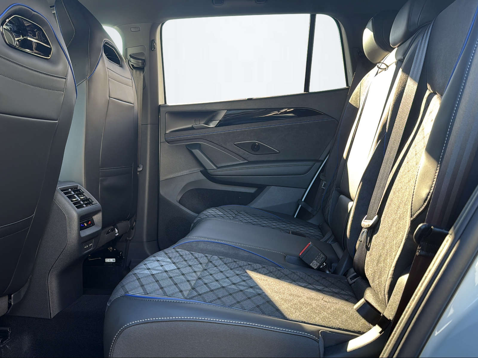VW Tayron RL 2.0TSI 204PS 4M 2000ccm 204PS/150kW 4 Zylinder TSI Benzin-image-11