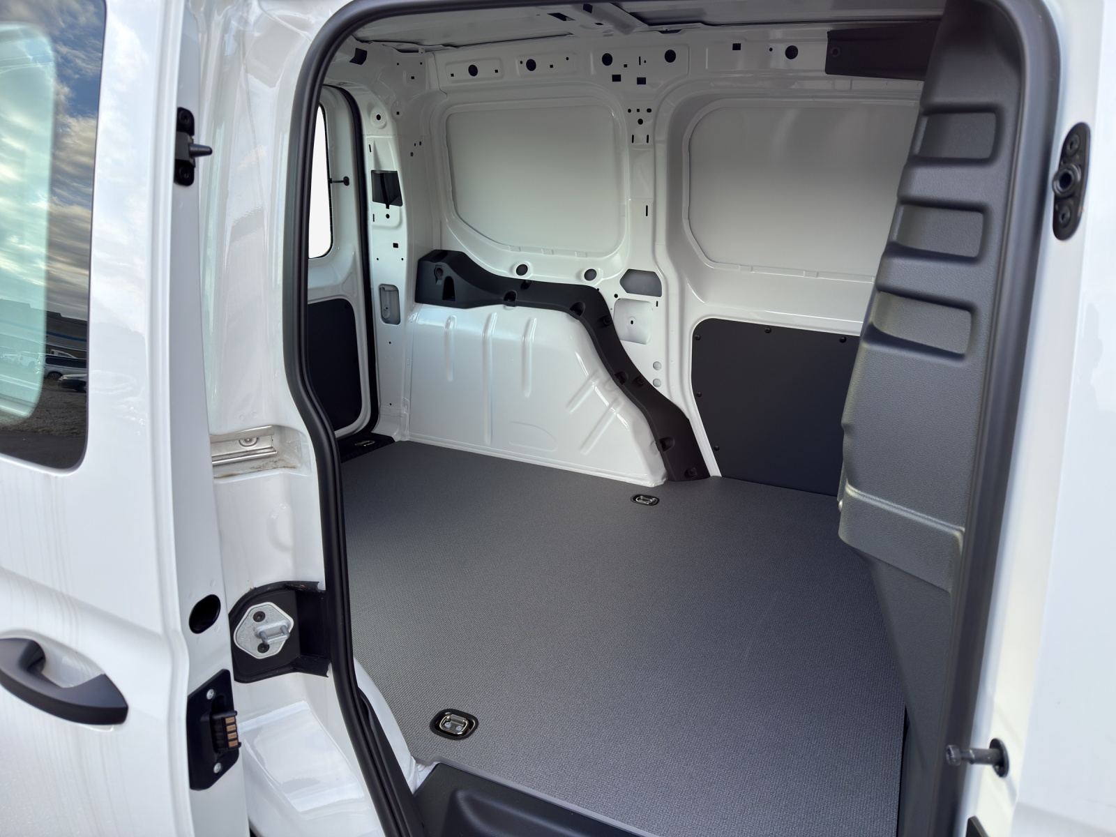 VW Caddy Cargo 1.5 TSI-image-11