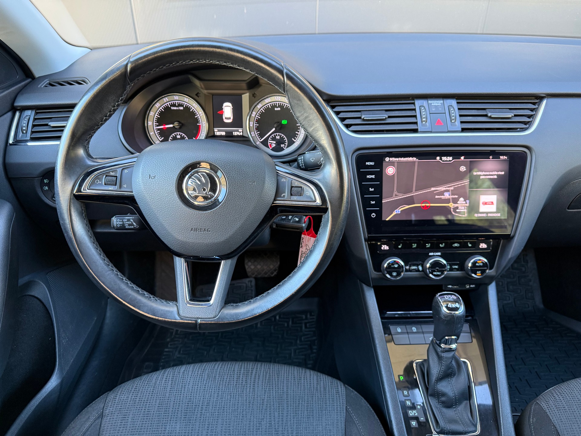 SKODA Octavia Combi 2.0 TDI Swiss Line 25 4x4-image-11