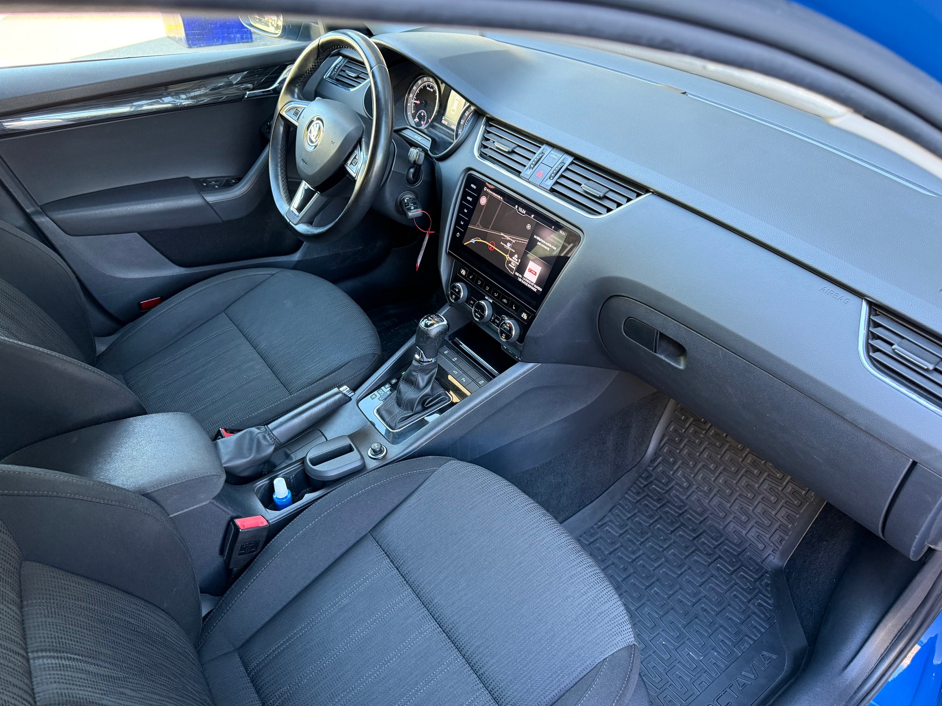 SKODA Octavia Combi 2.0 TDI Swiss Line 25 4x4-image-13