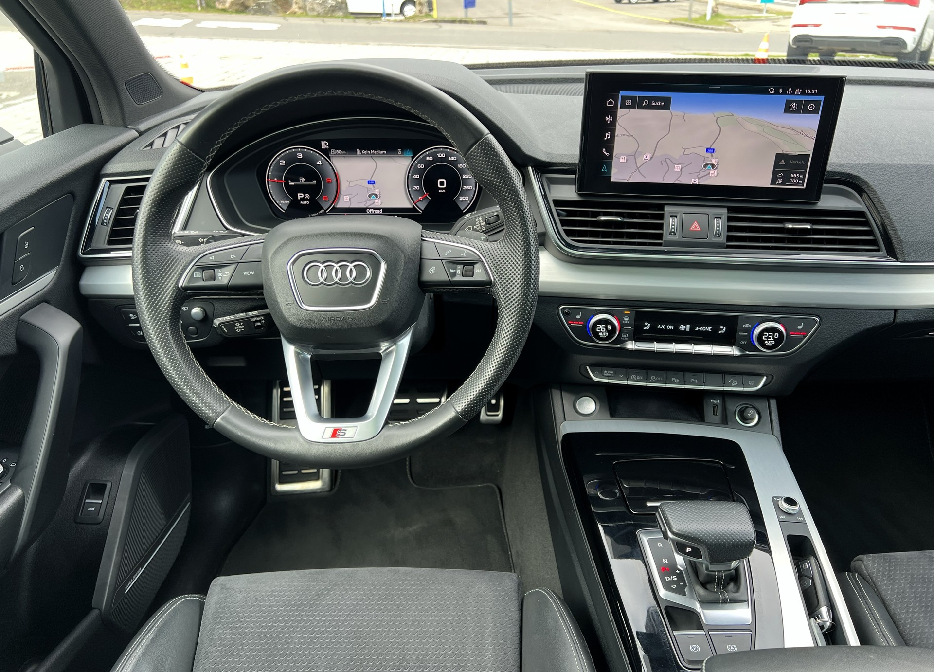 AUDI Q5 40 TDI Black Edition quattro S-tronic-image-25