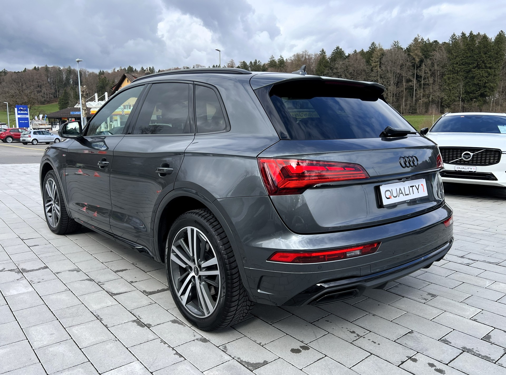 AUDI Q5 40 TDI Black Edition quattro S-tronic-showroom-element-2