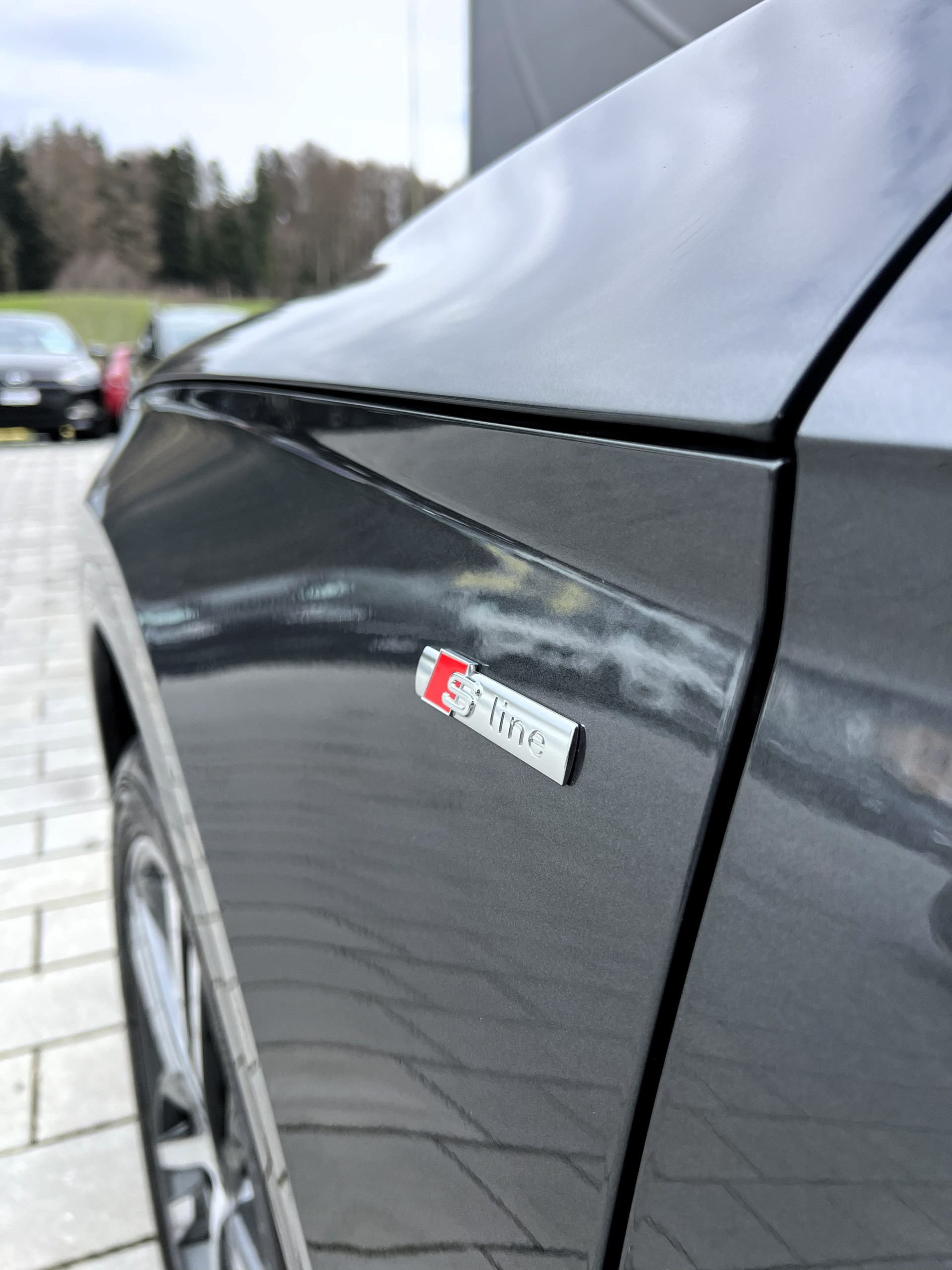 AUDI Q5 40 TDI Black Edition quattro S-tronic-image-22