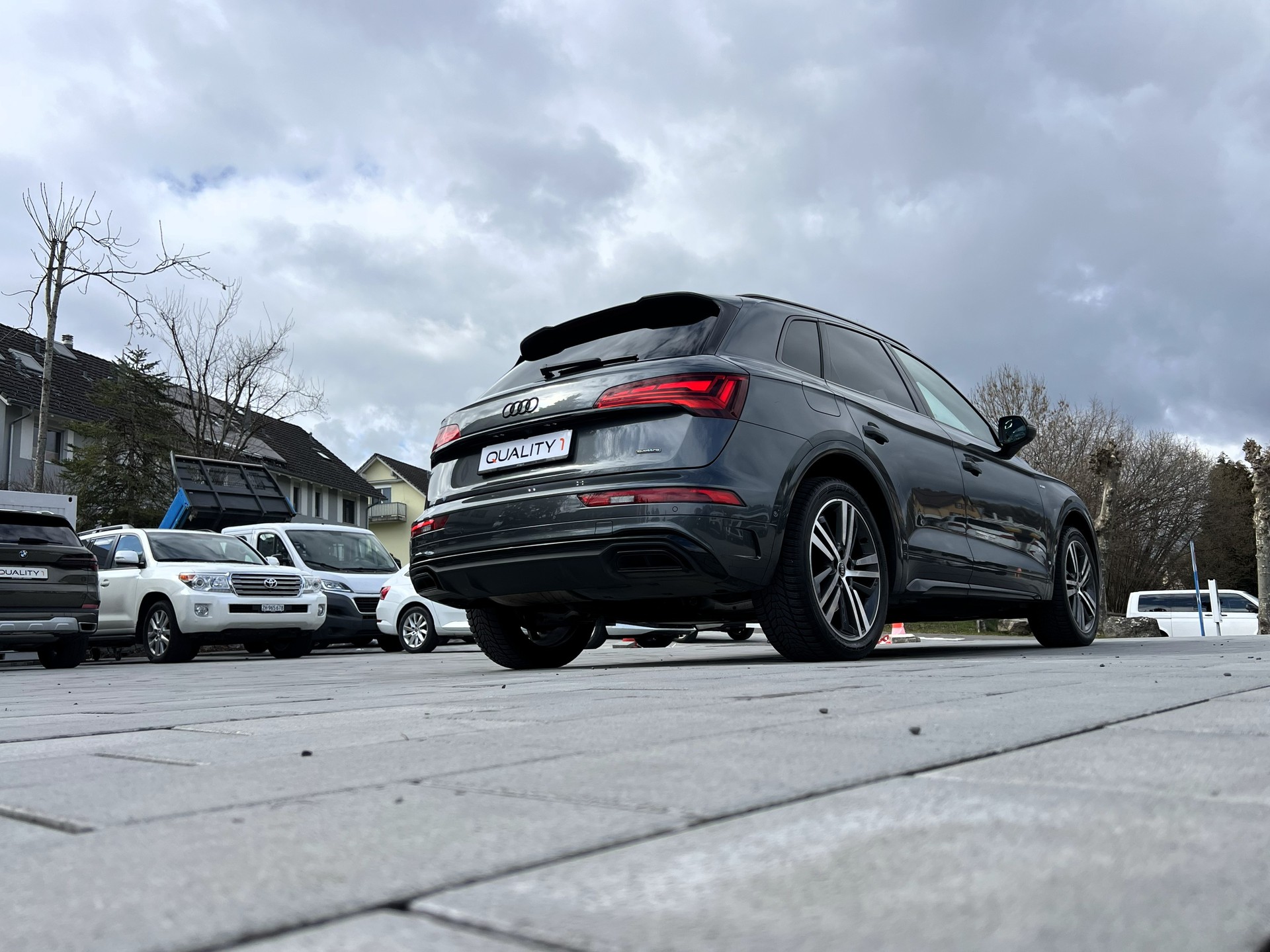 AUDI Q5 40 TDI Black Edition quattro S-tronic-image-9