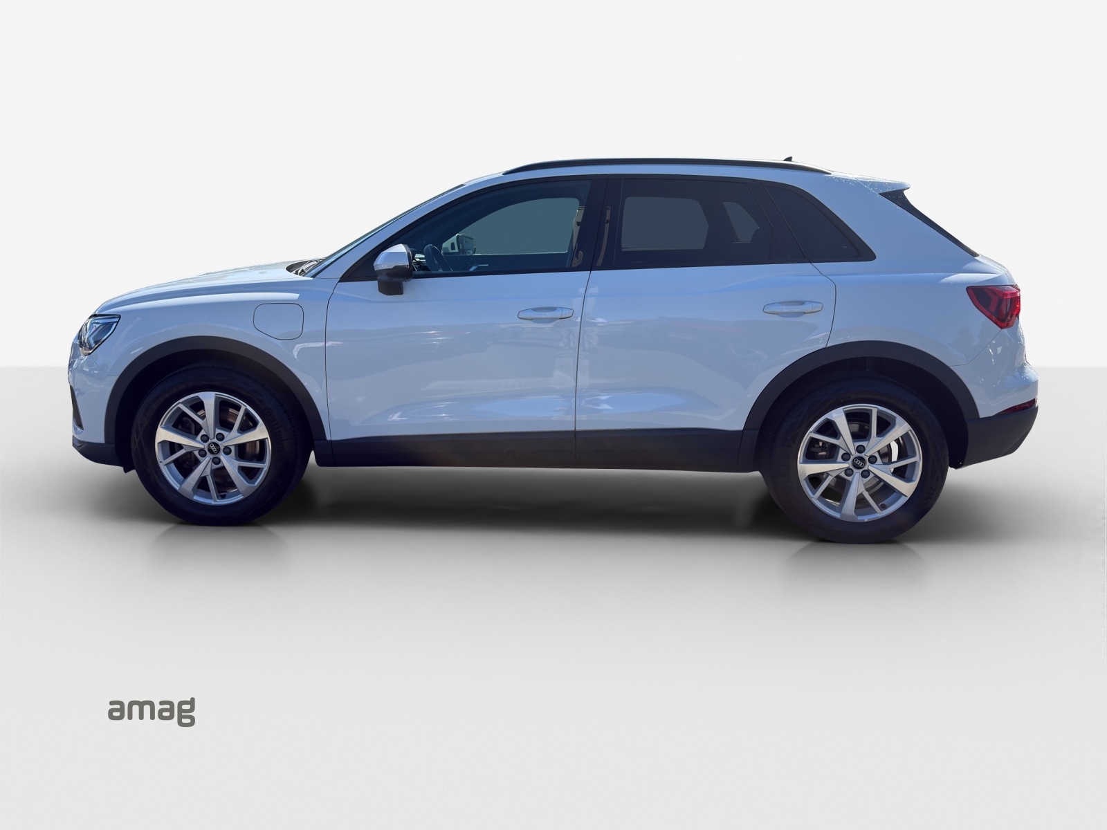 AUDI Q3 45 TFSI e Attraction S-tronic-showroom-element-1