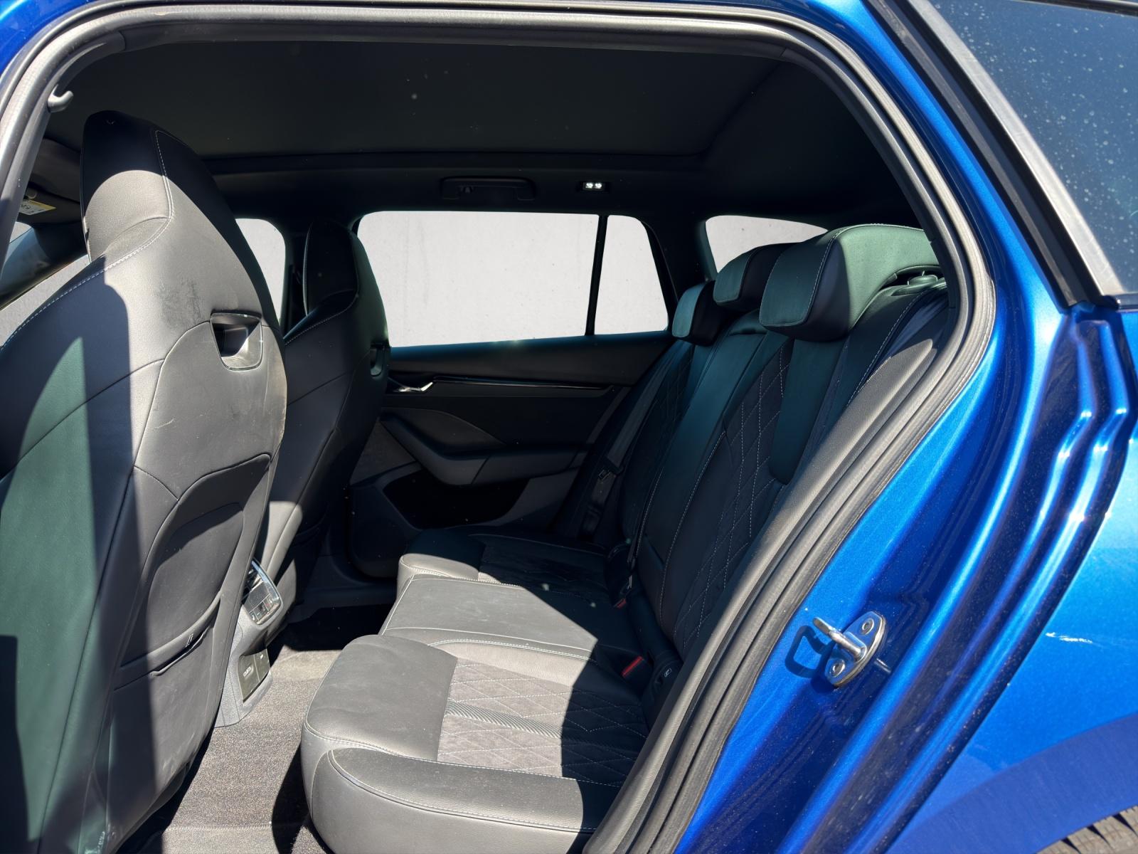 SKODA Octavia Combi 2.0 TDI RS 4x4 DSG-image-11