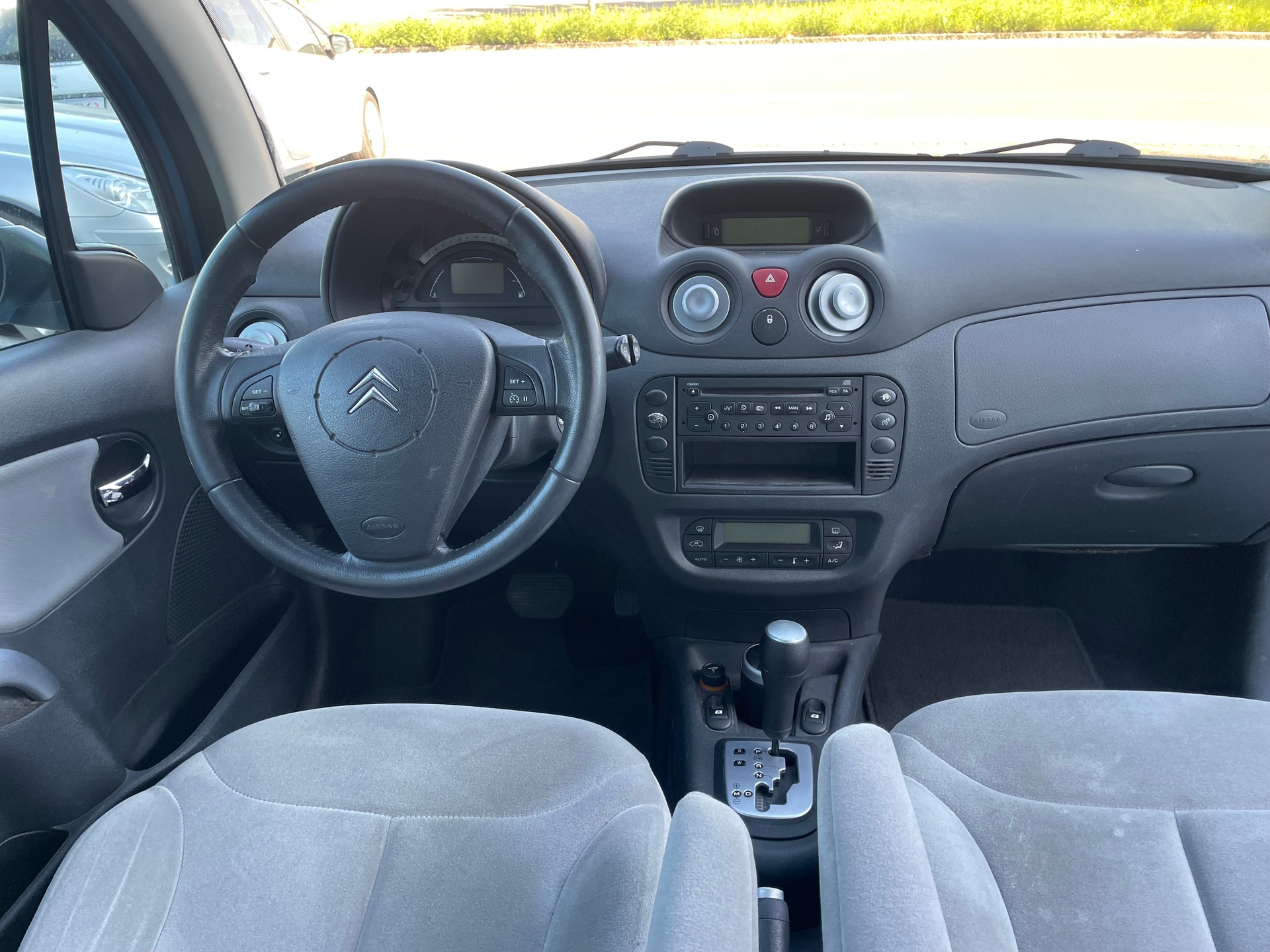 CITROEN C3 1.4i Exclusive-image-8