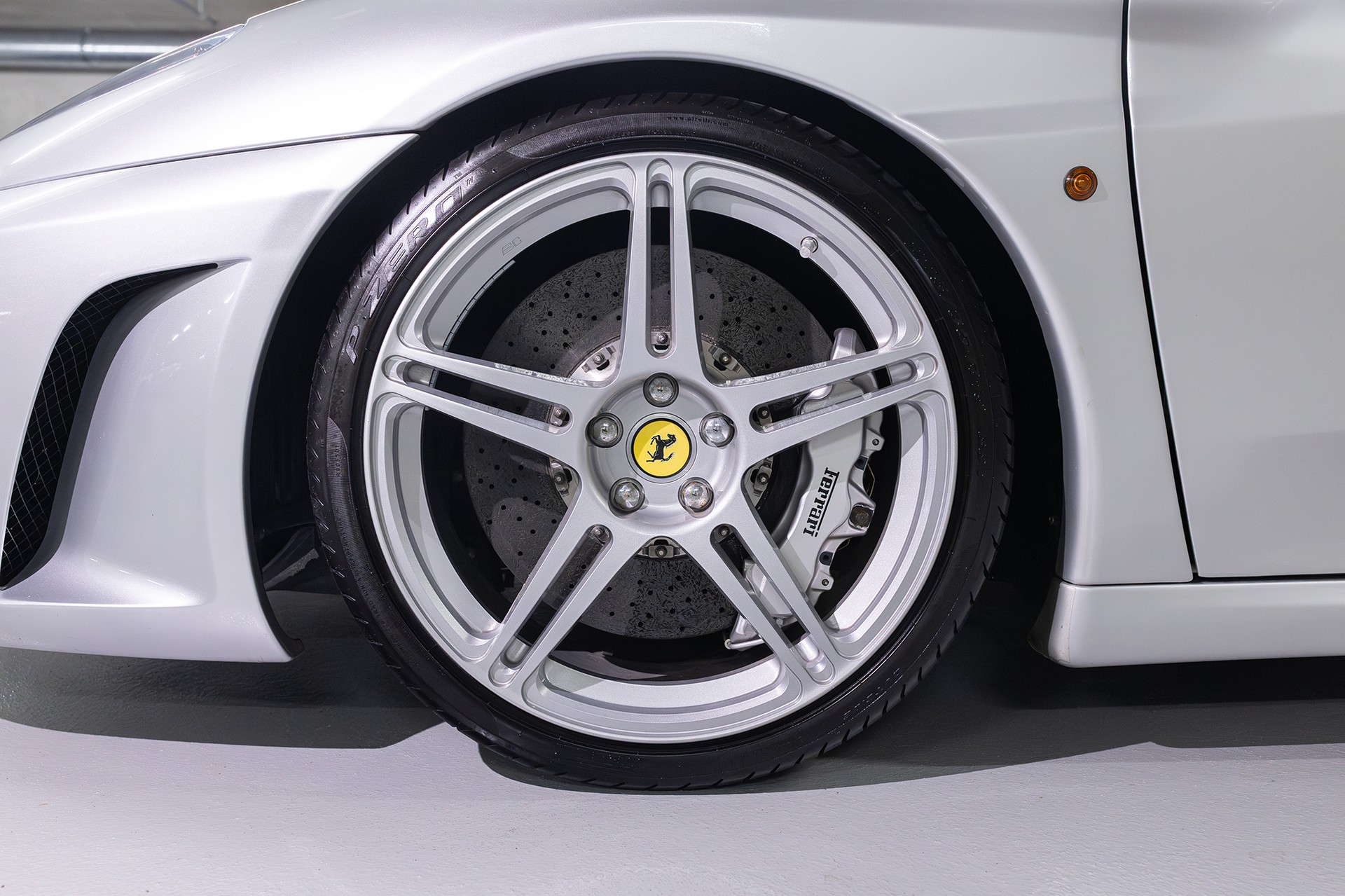 FERRARI F430-showroom-element-3