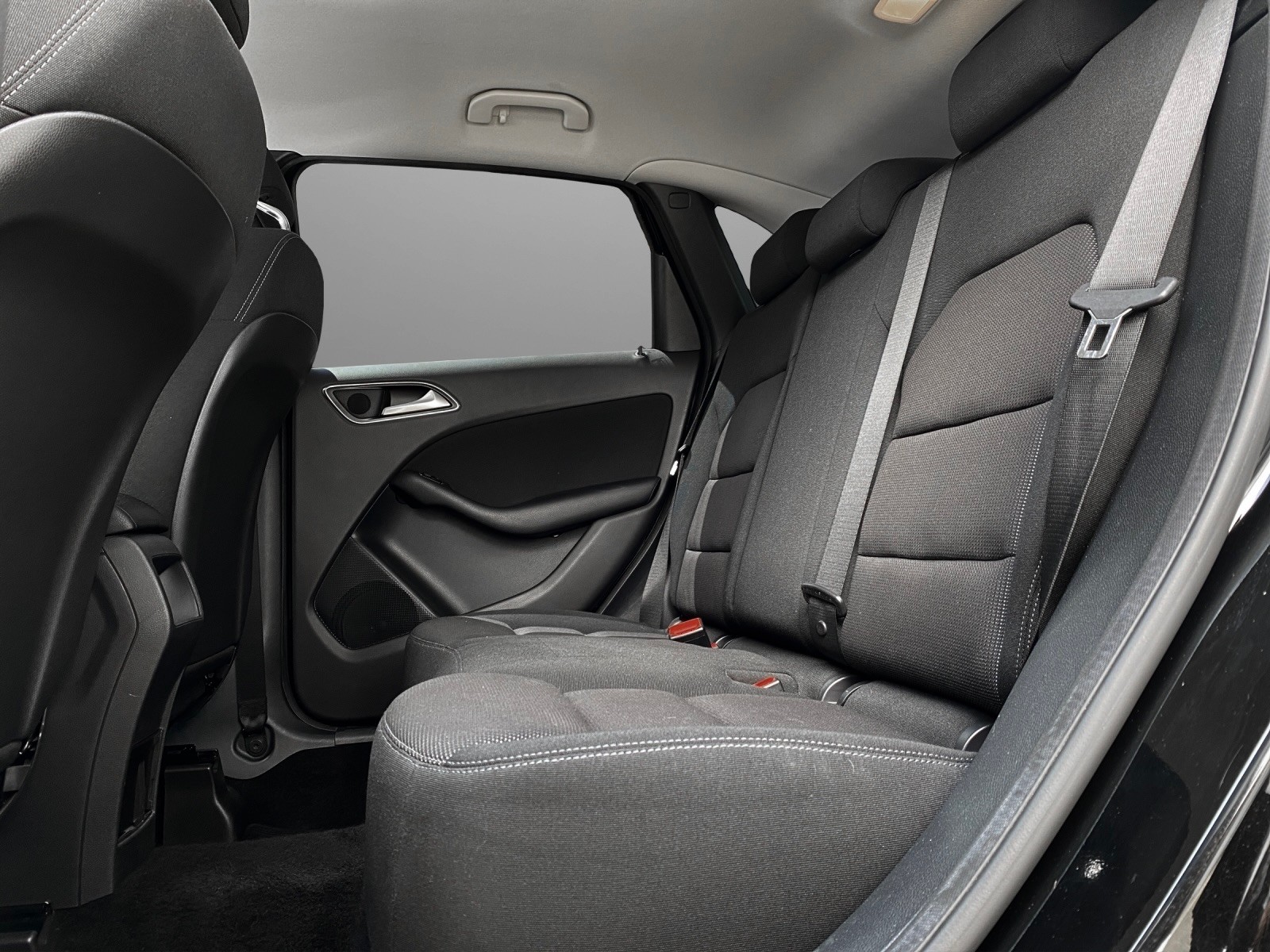MERCEDES-BENZ B 180 7G-DCT-image-10