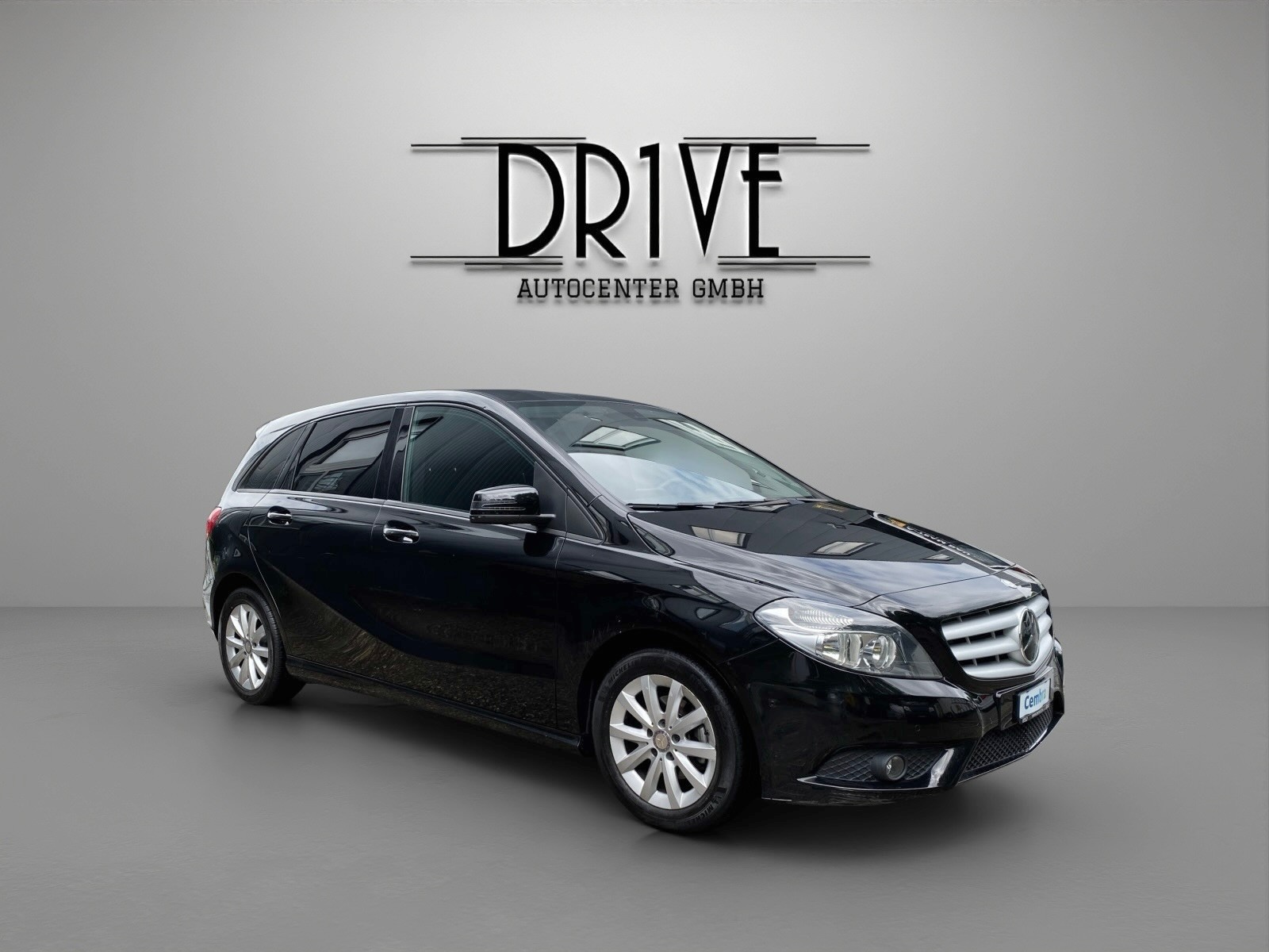 MERCEDES-BENZ B 180 7G-DCT-showroom-element-2