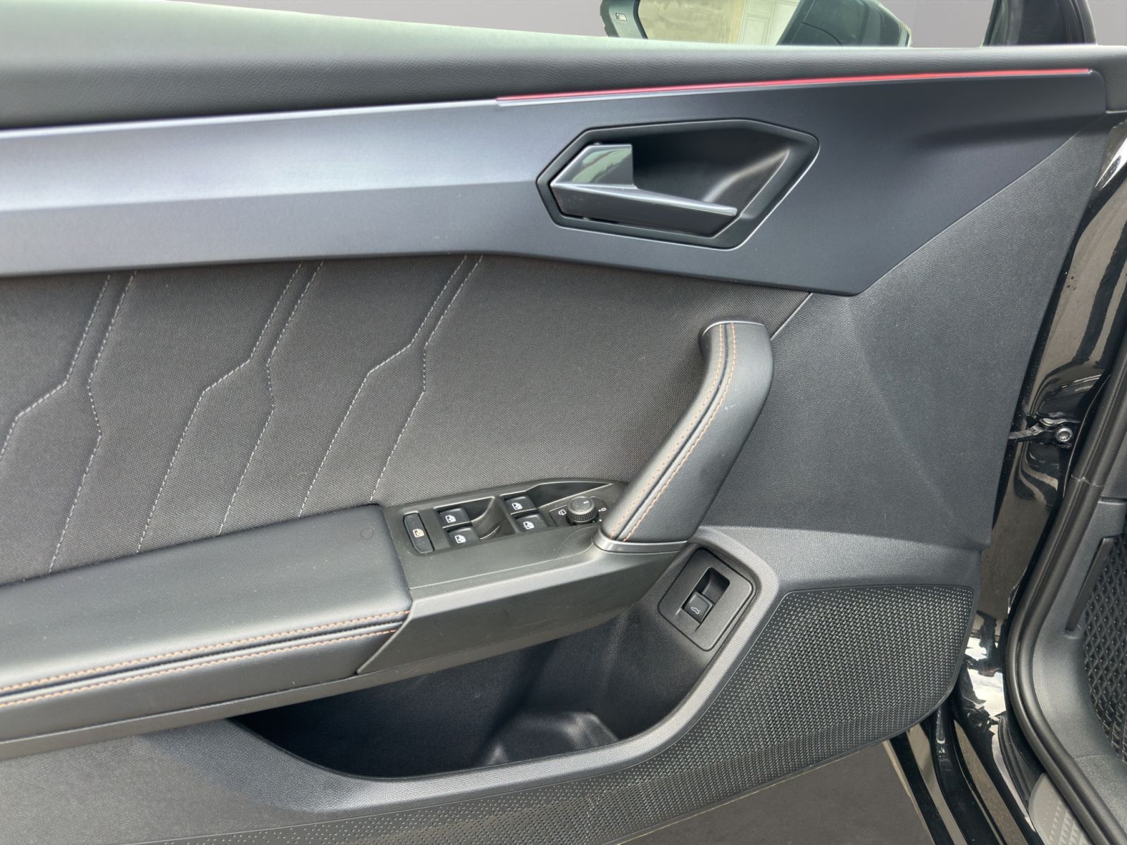 CUPRA Leon ST 1.5 eTSI DSG-image-9