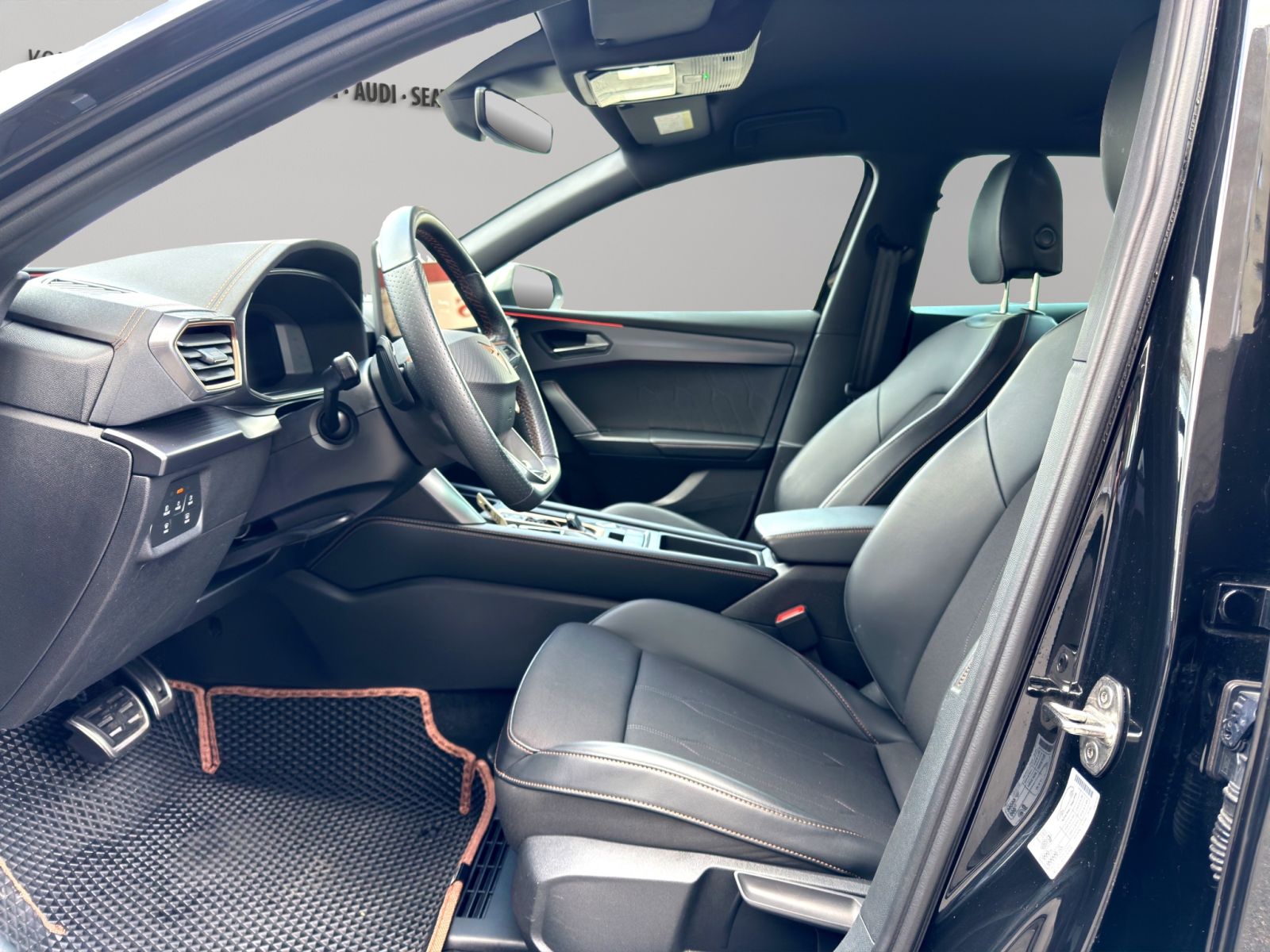 CUPRA Leon ST 1.5 eTSI DSG-image-8