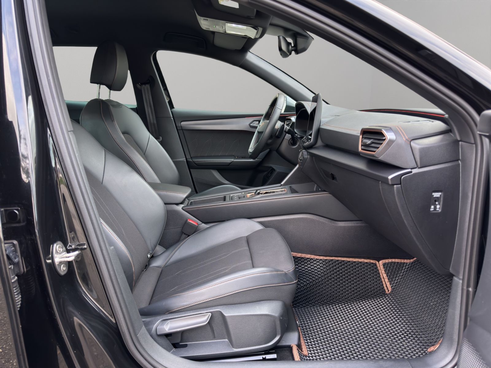 CUPRA Leon ST 1.5 eTSI DSG-image-13