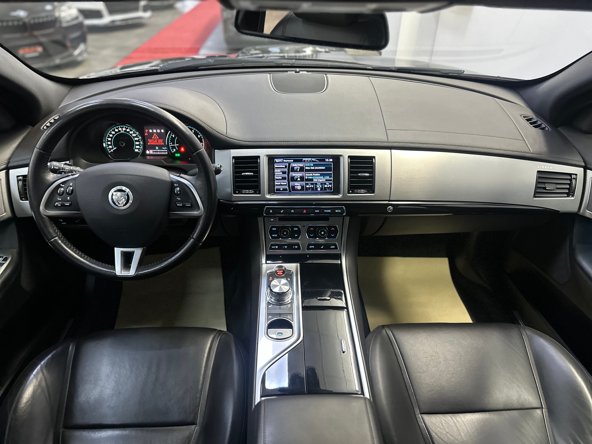 JAGUAR XF 3.0 V6 S/C Luxury 4x4-image-9