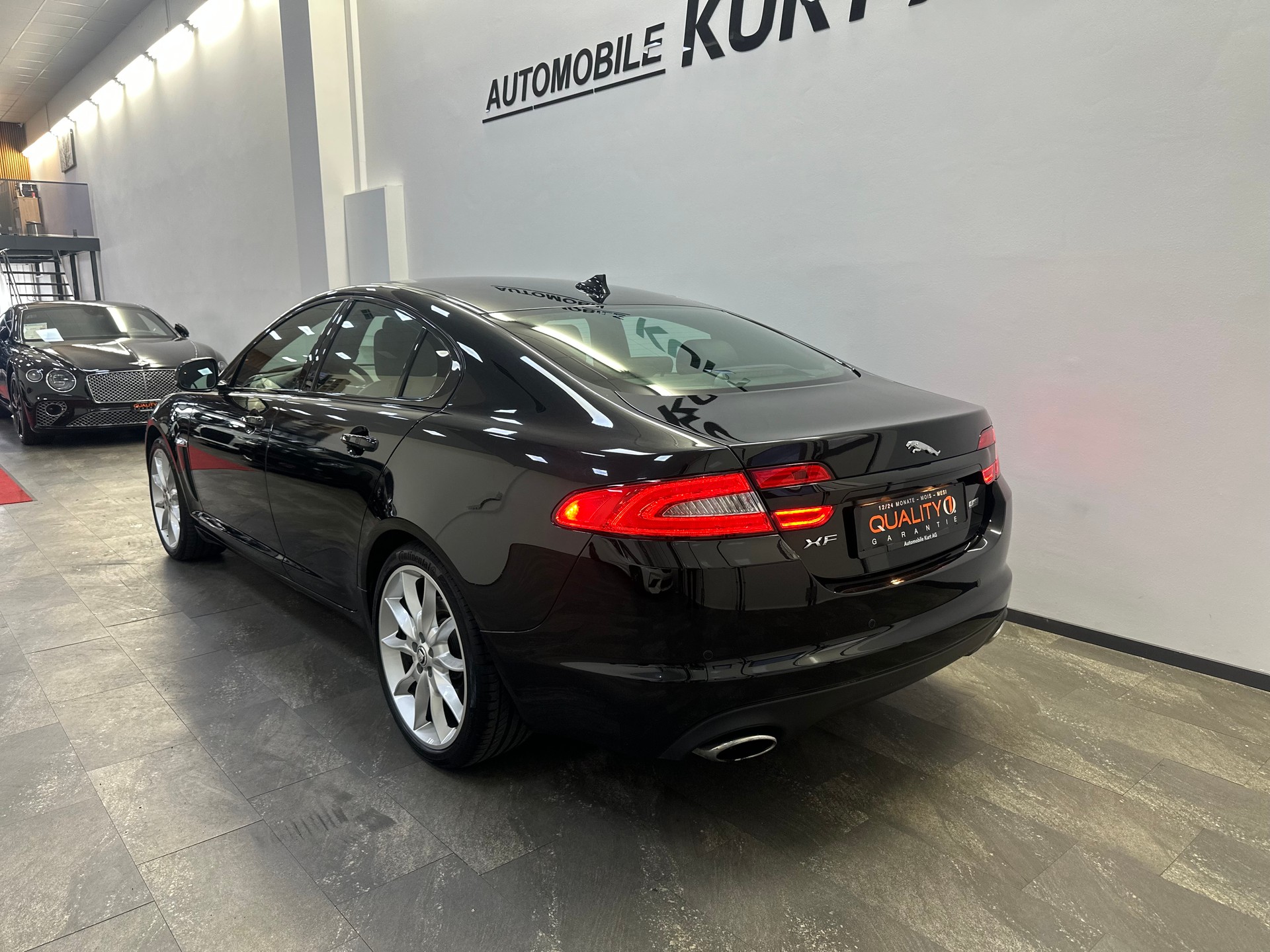 JAGUAR XF 3.0 V6 S/C Luxury 4x4-showroom-element-3