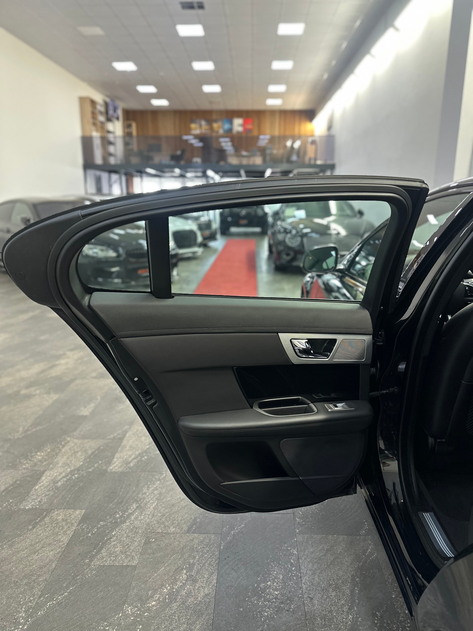JAGUAR XF 3.0 V6 S/C Luxury 4x4-image-17