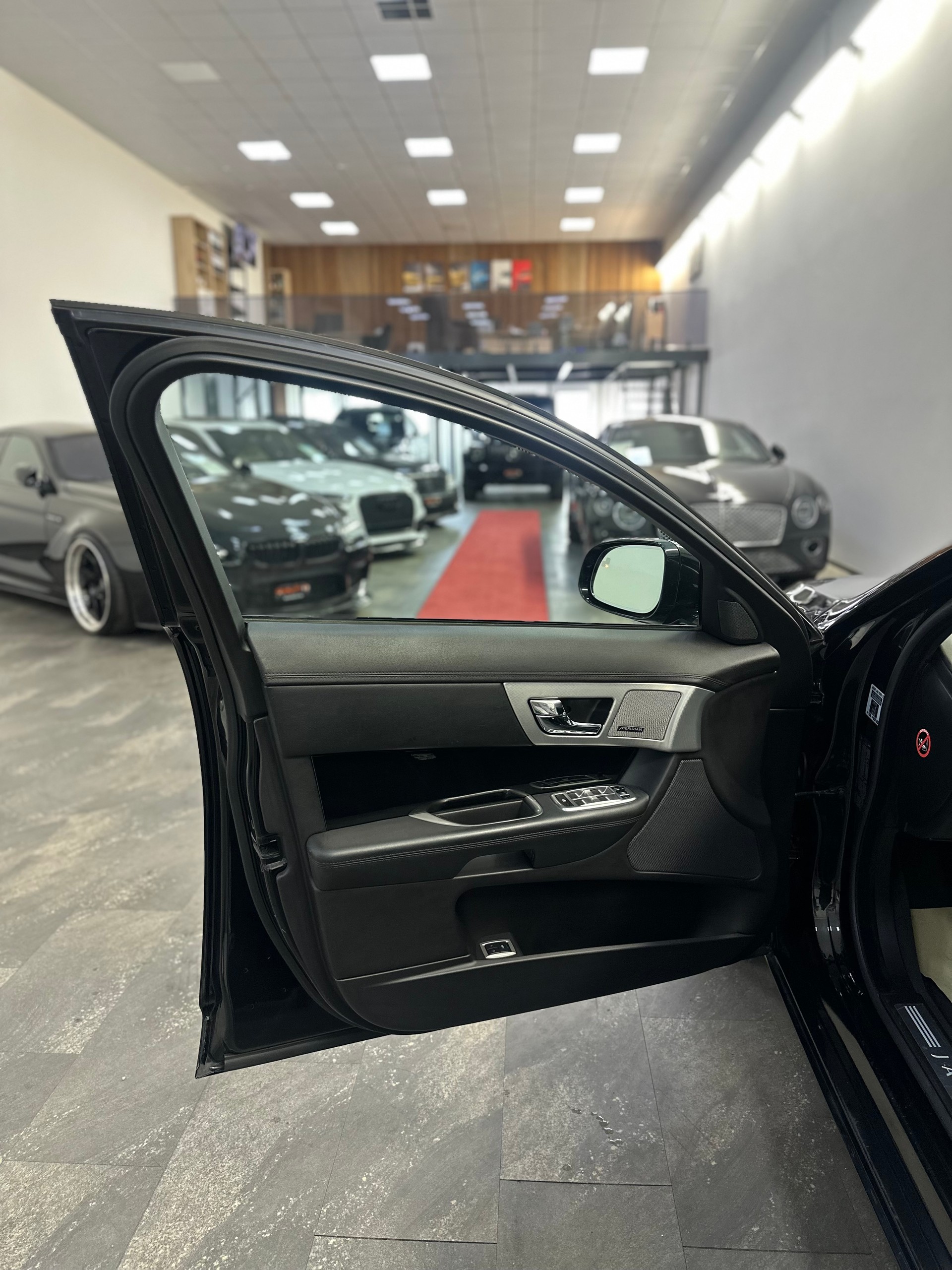 JAGUAR XF 3.0 V6 S/C Luxury 4x4-image-16