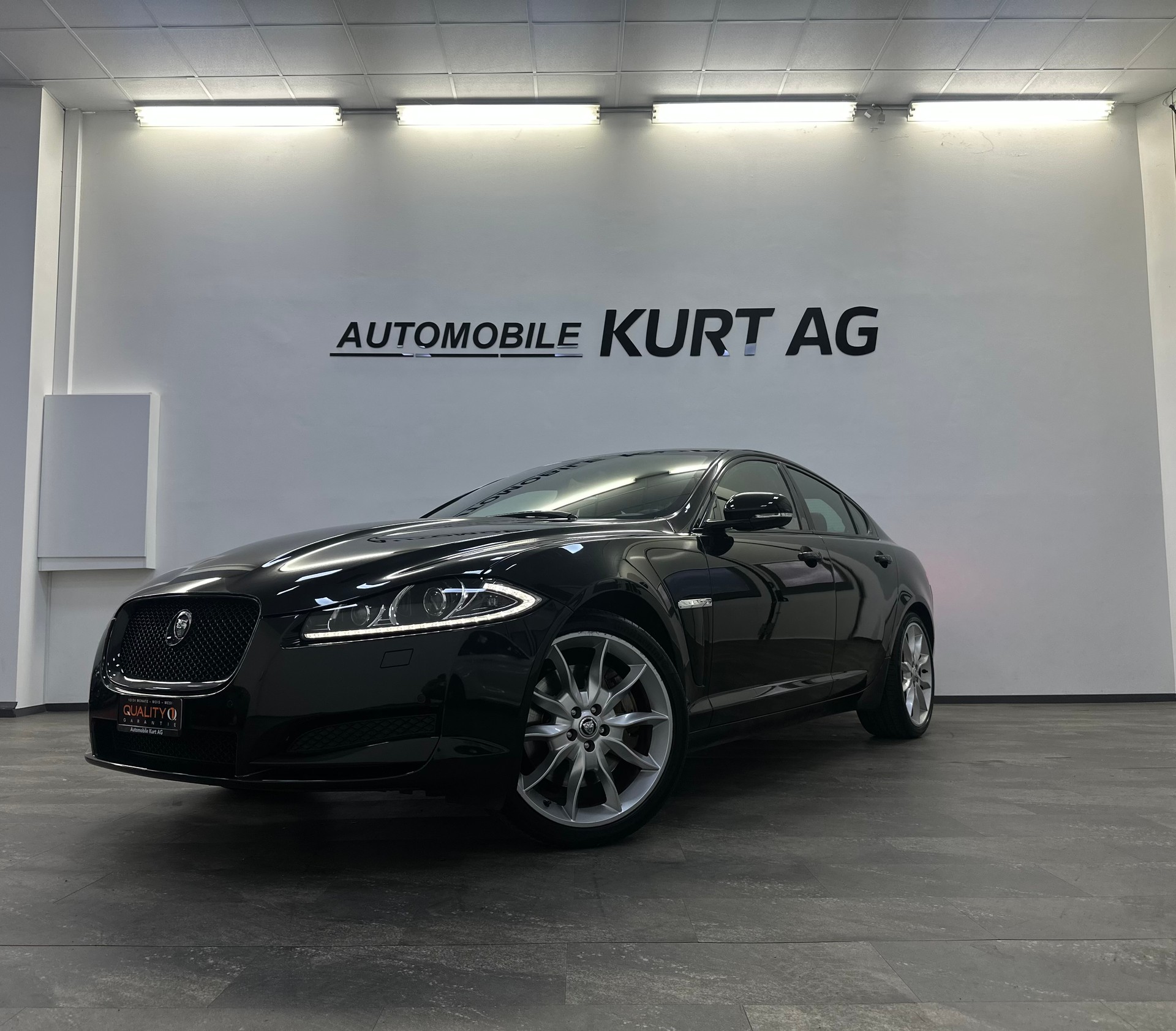JAGUAR XF 3.0 V6 S/C Luxury 4x4-showroom-element-1
